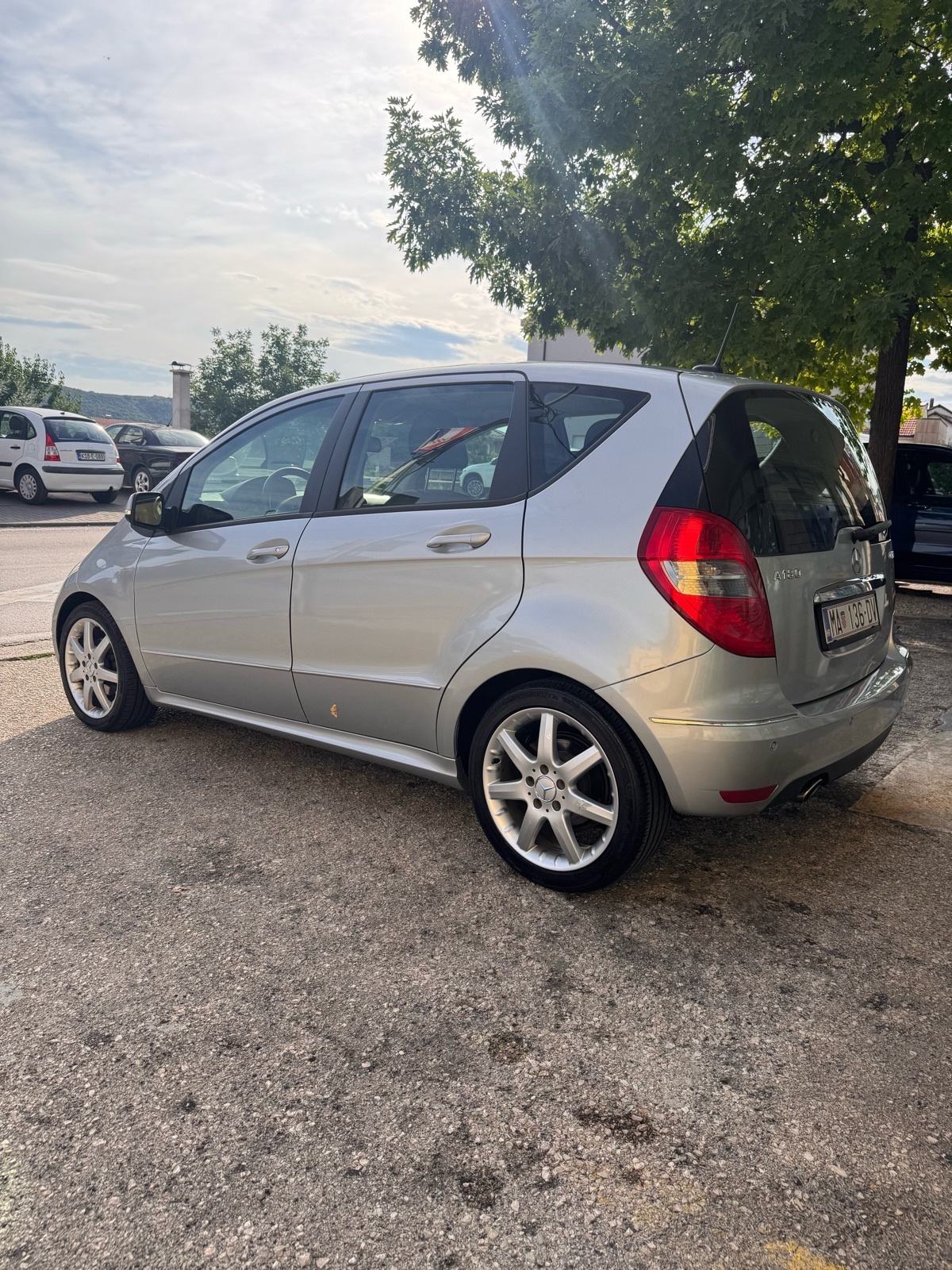 Mercedes Benz A 180 CDI/Ljetne i zimske gume/Avantgarde full oprema, pogled izvana - slika 2