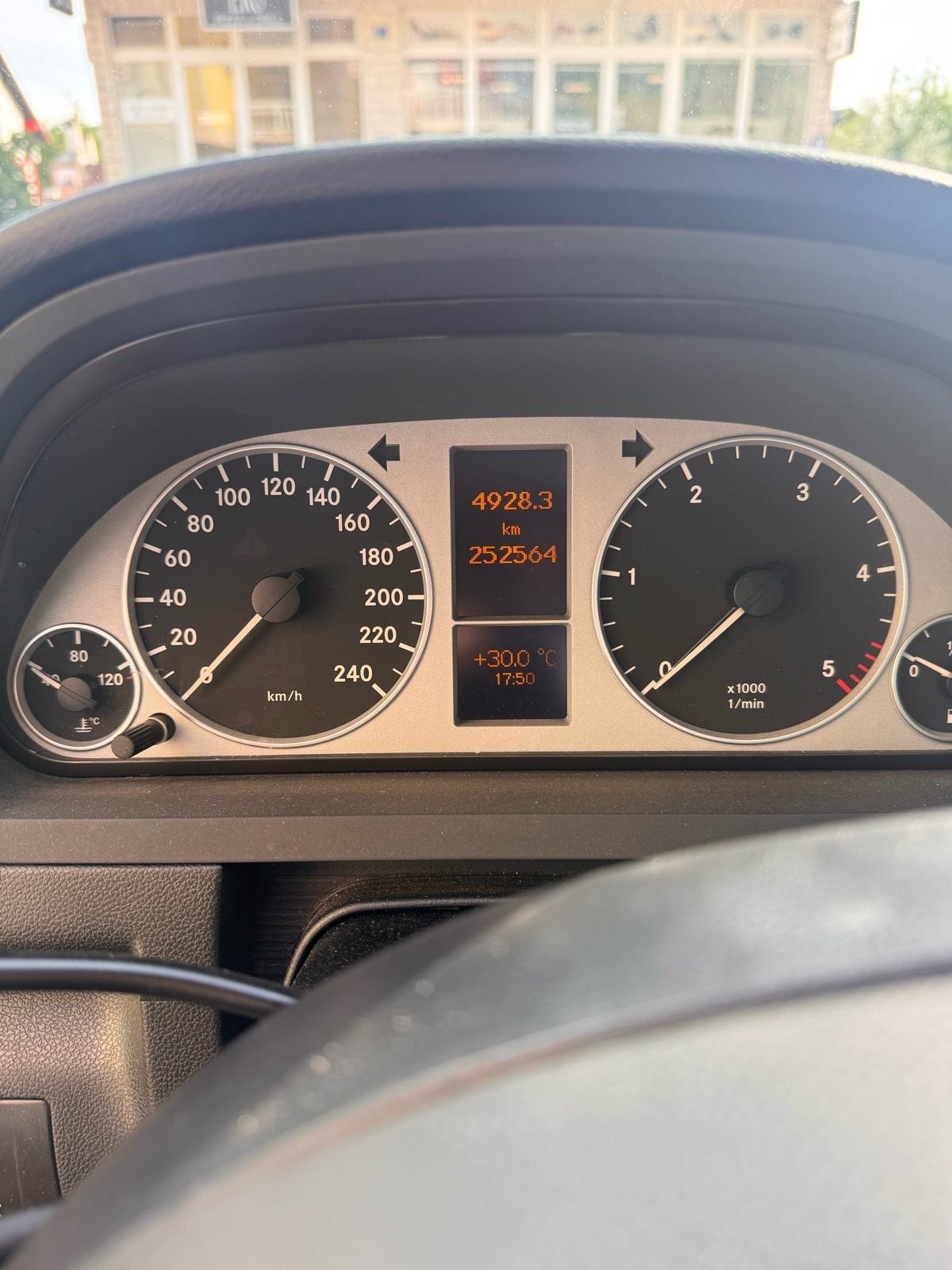 Mercedes Benz A 180 CDI/Ljetne i zimske gume/Avantgarde full oprema, fotografija 9
