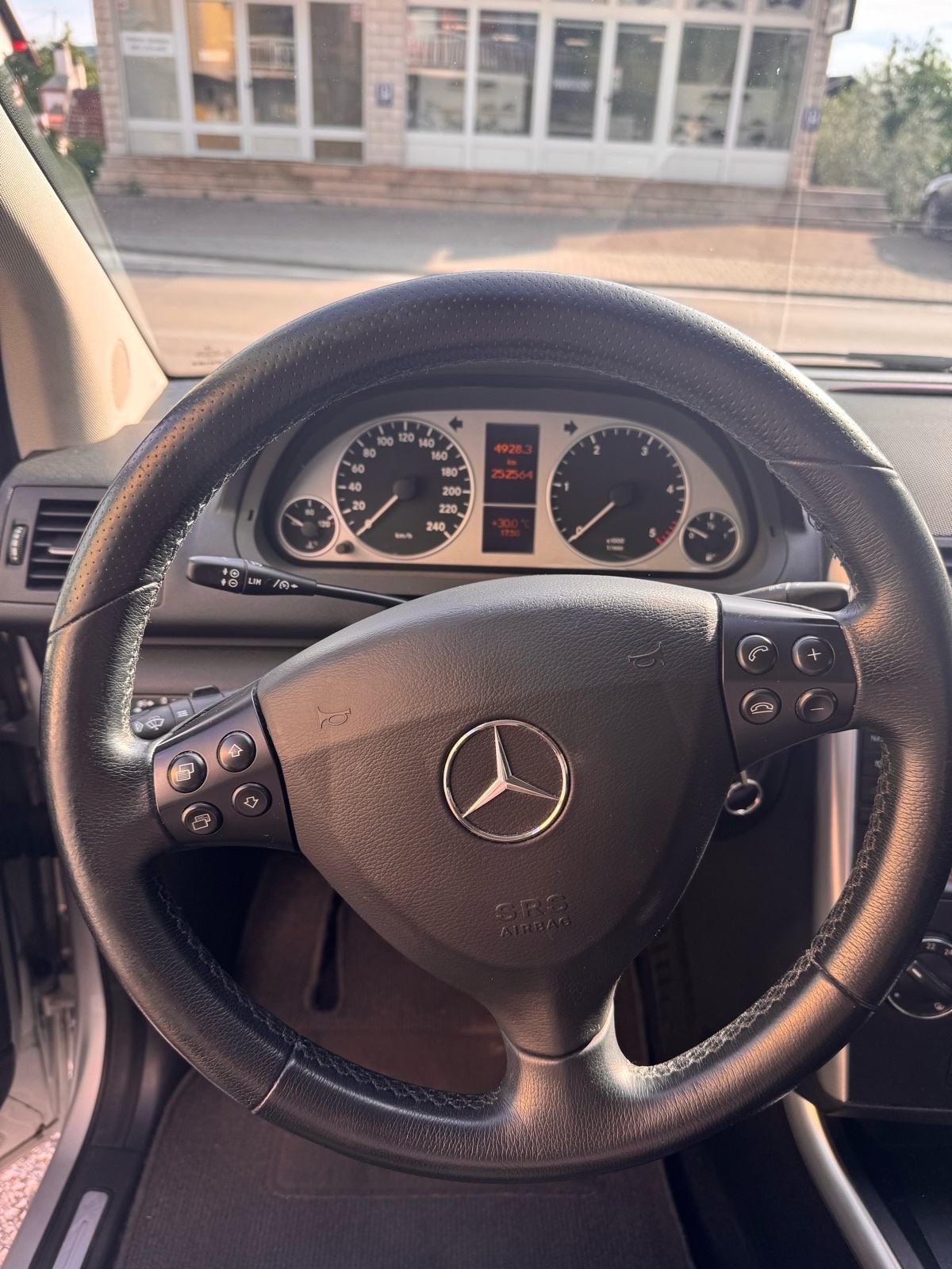 Mercedes Benz A 180 CDI/Ljetne i zimske gume/Avantgarde full oprema, fotografija 11