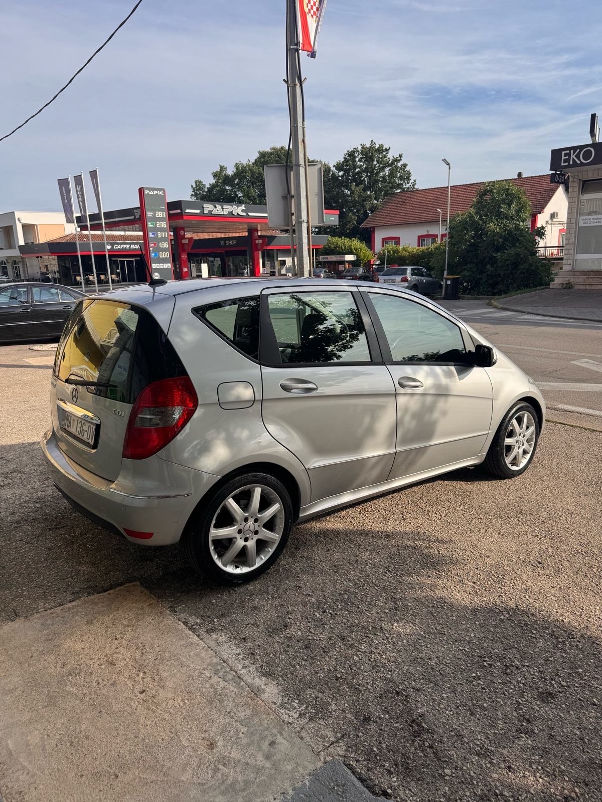 Mercedes Benz A 180 CDI/Ljetne i zimske gume/Avantgarde full oprema, pogled izvana - slika 4
