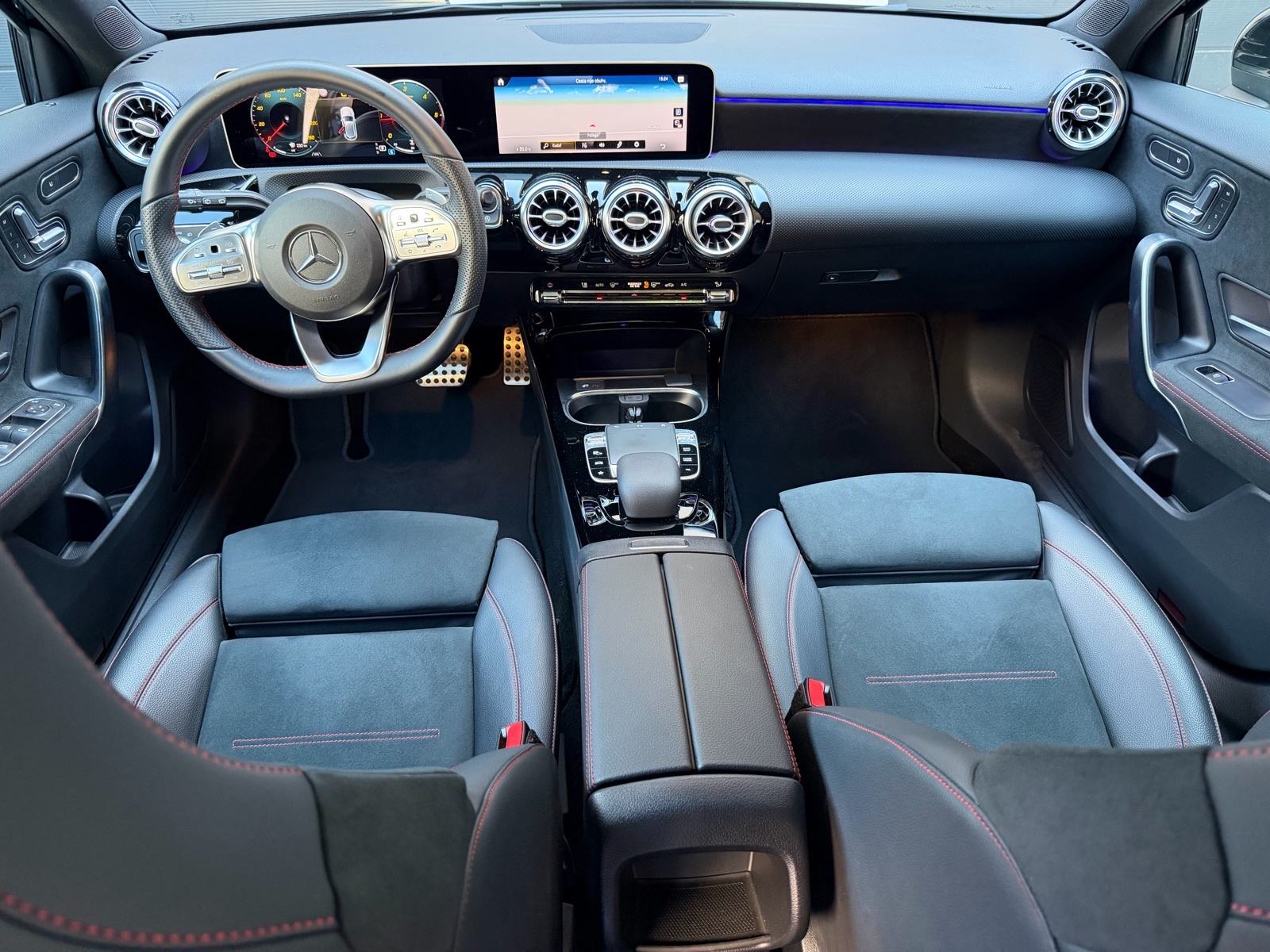 Mercedes-Benz A-klasa 180 d AMG PAKET-PANO-KAMERA-44xxx km-WIDESCREEN, fotografija 7