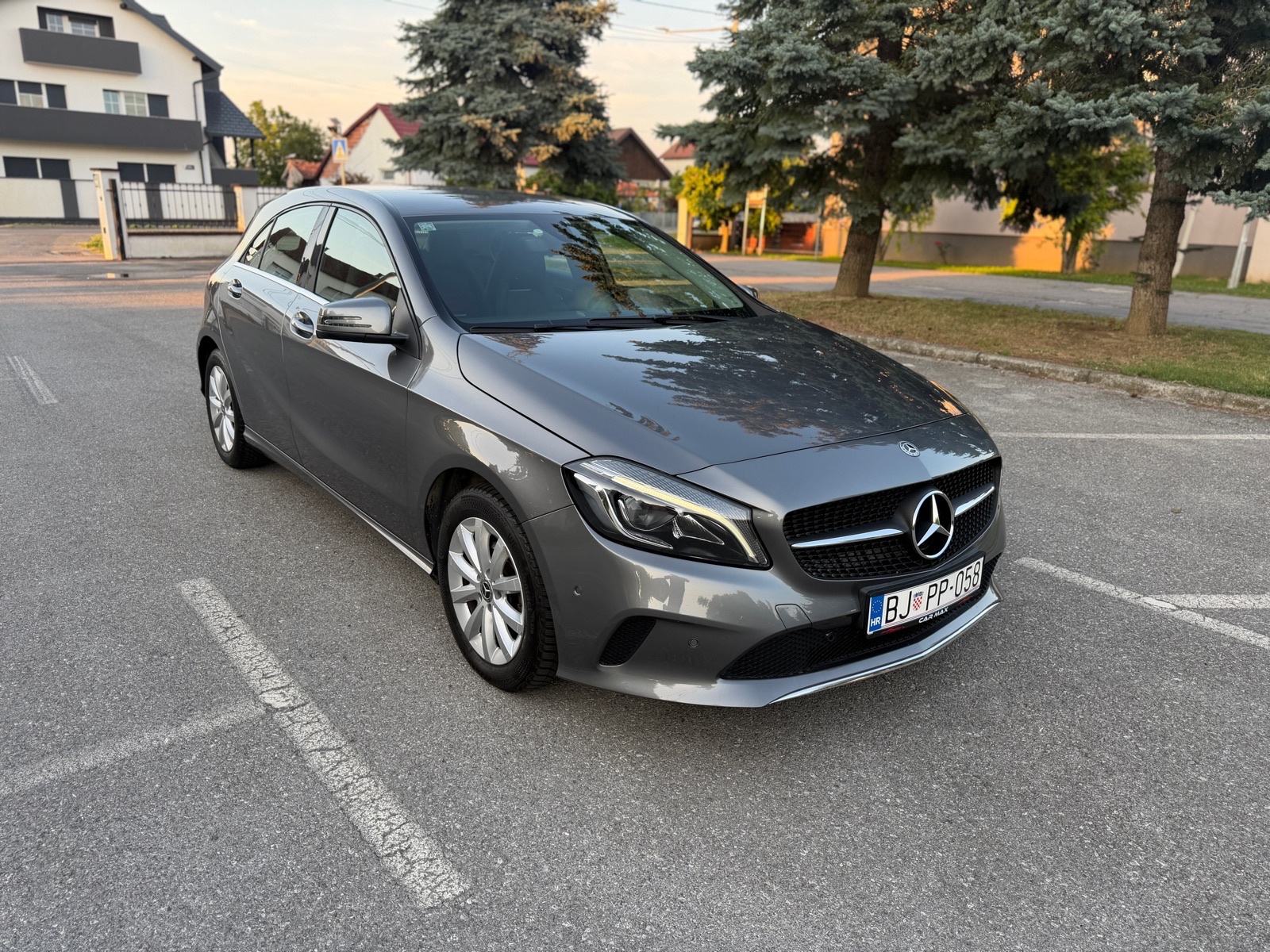 Mercedes-Benz A-klasa 180 d automatik 2017god **reg 1 god**, fotografija 4