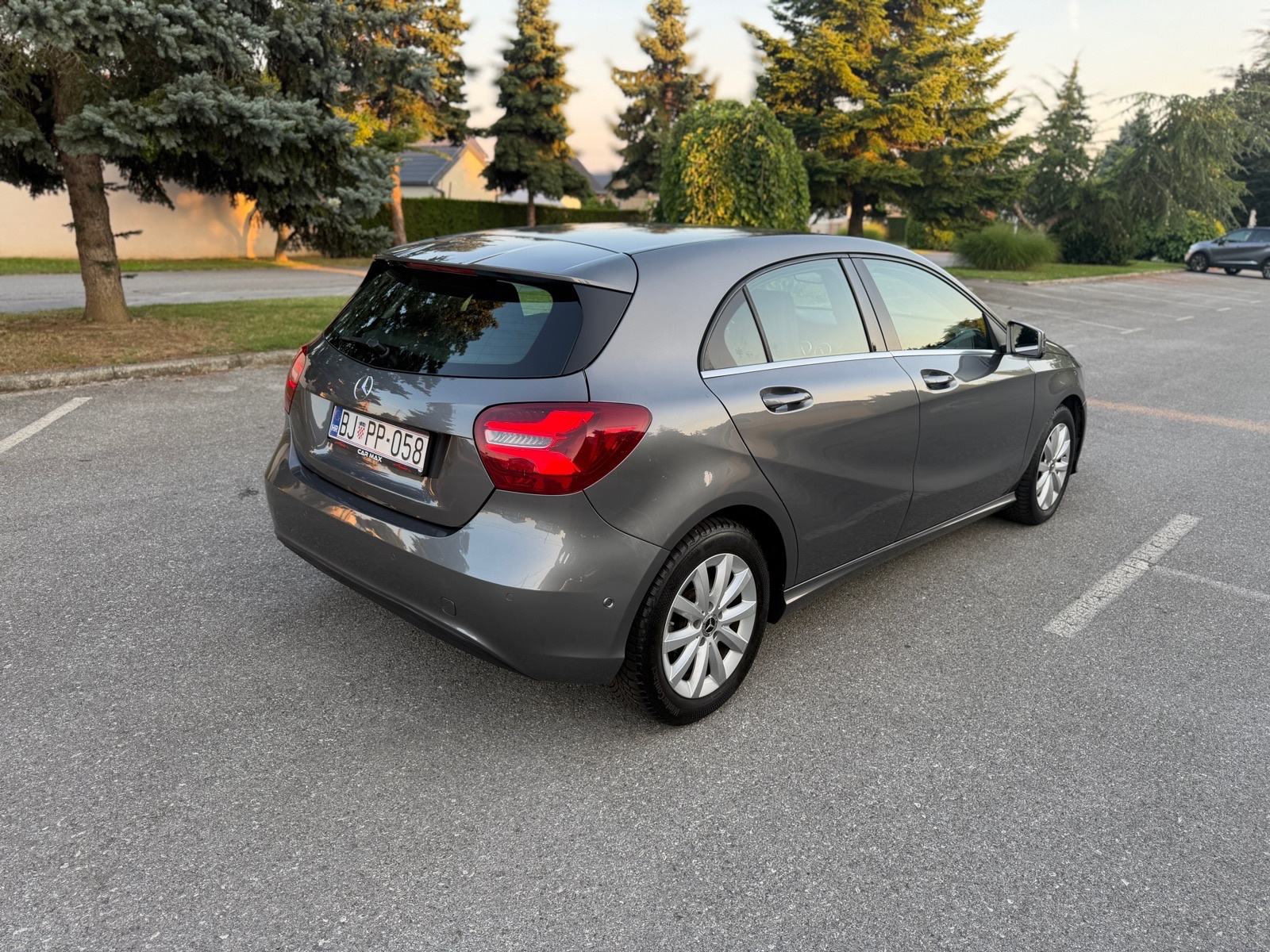 Mercedes-Benz A-klasa 180 d automatik 2017god **reg 1 god**, fotografija 6