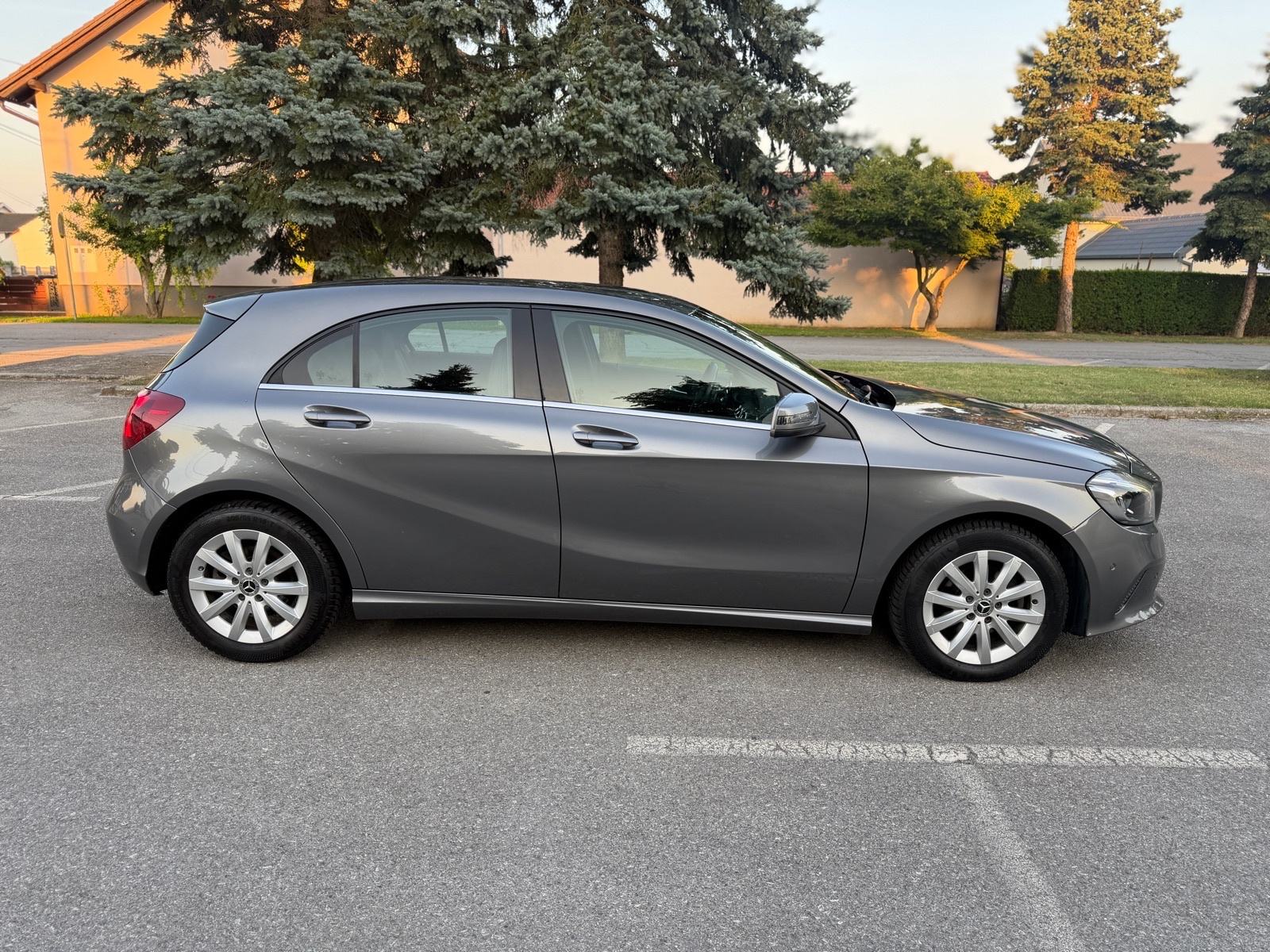 Mercedes-Benz A-klasa 180 d automatik 2017god **reg 1 god**, fotografija 5