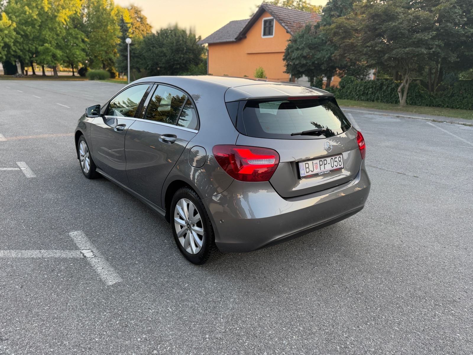 Mercedes-Benz A-klasa 180 d automatik 2017god **reg 1 god**, fotografija 8