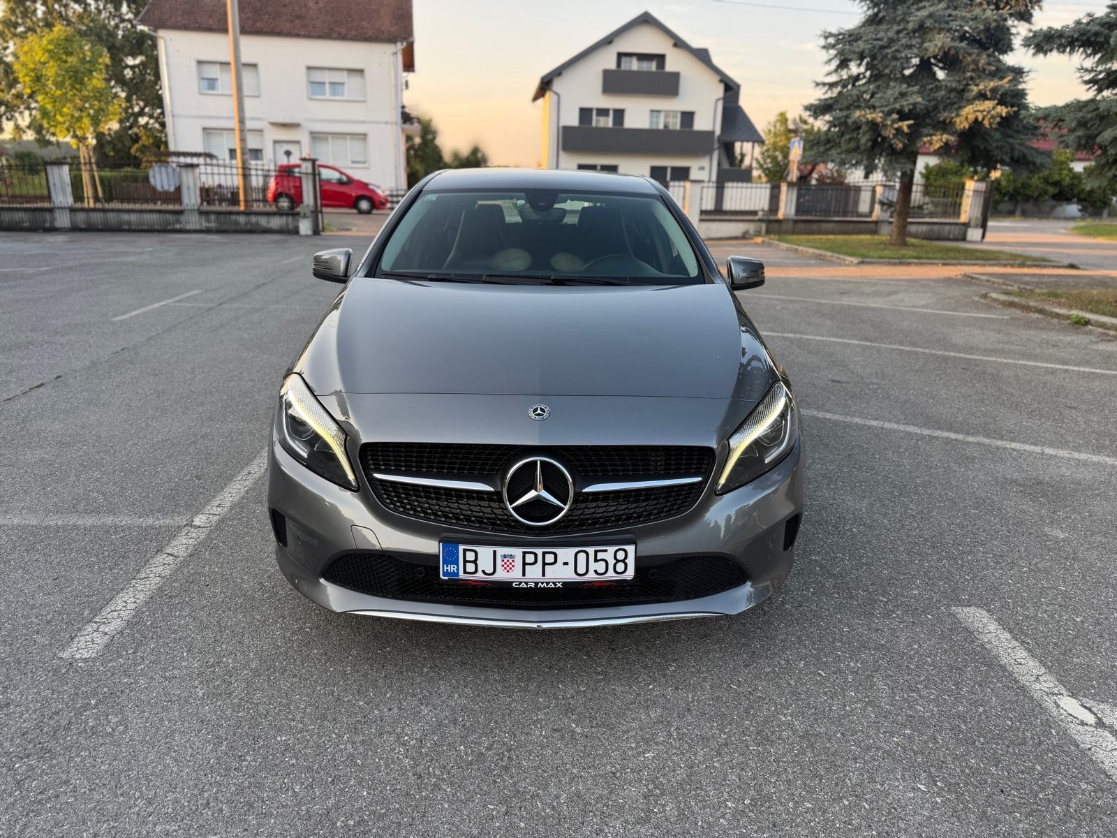 Mercedes-Benz A-klasa 180 d automatik 2017god **reg 1 god**, fotografija 3