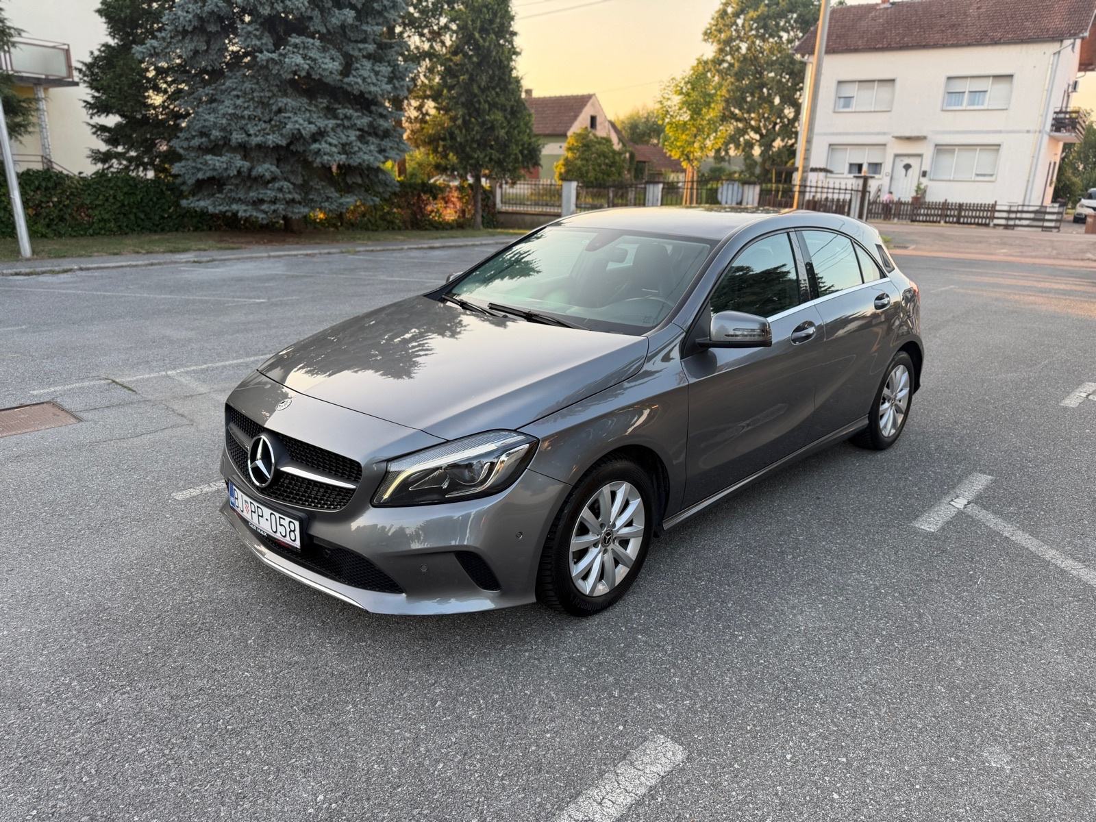 Mercedes-Benz A-klasa 180 d automatik 2017god **reg 1 god**, fotografija 2