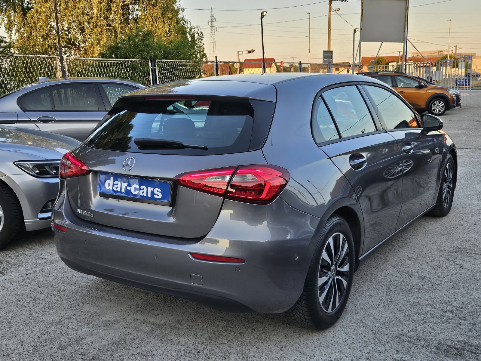 Mercedes-Benz A-klasa 180 d ** AUTOMATIK * 32 000 KM*GARANCIJA **, fotografija 7