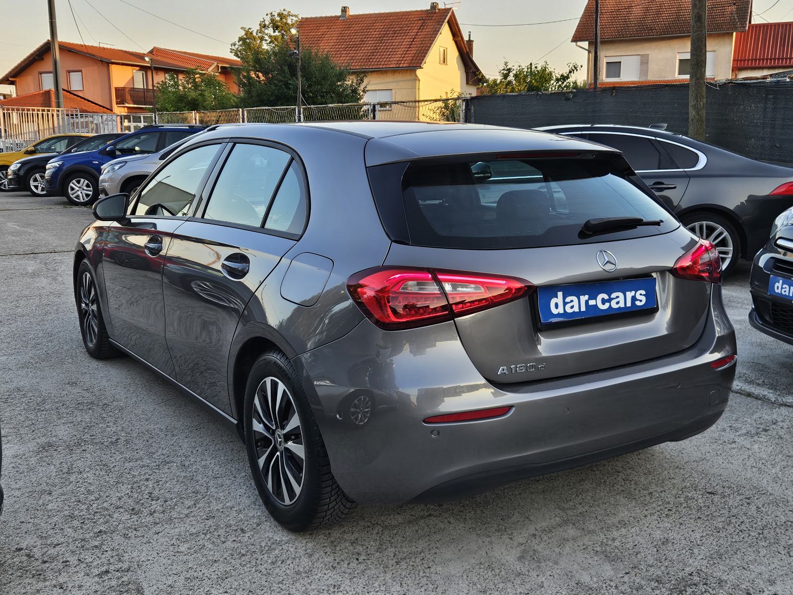 Mercedes-Benz A-klasa 180 d ** AUTOMATIK * 32 000 KM*GARANCIJA **, fotografija 5