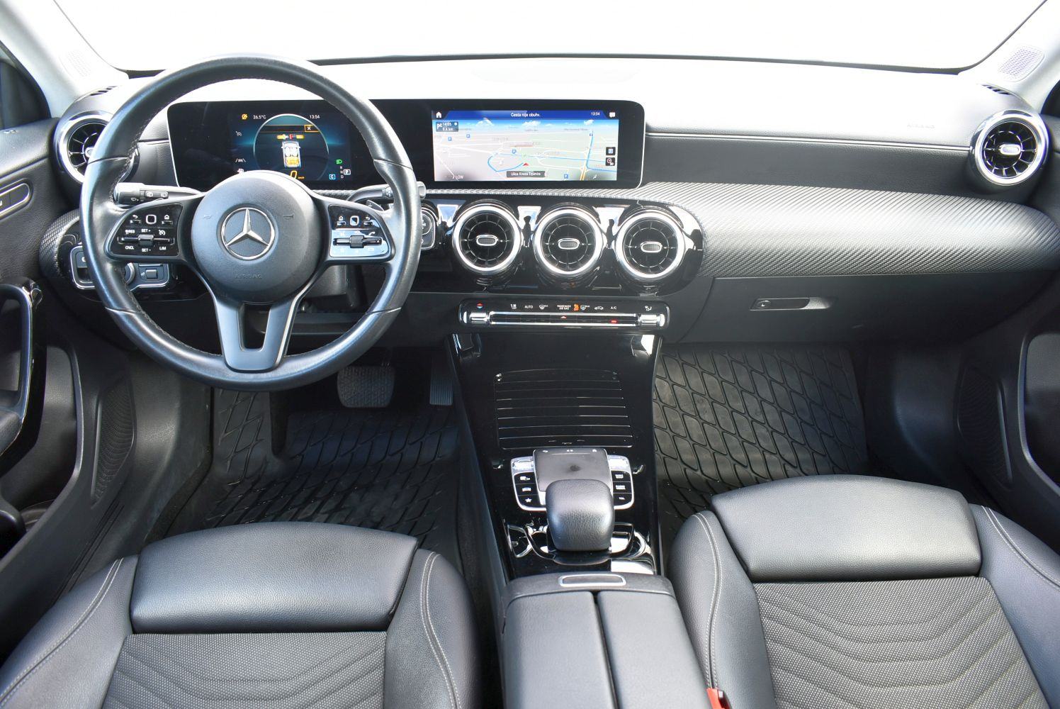 Mercedes-Benz A-klasa 180 d automatik * HR*SERVISNA,NAVIGACIJA,KAMERA*, fotografija 7