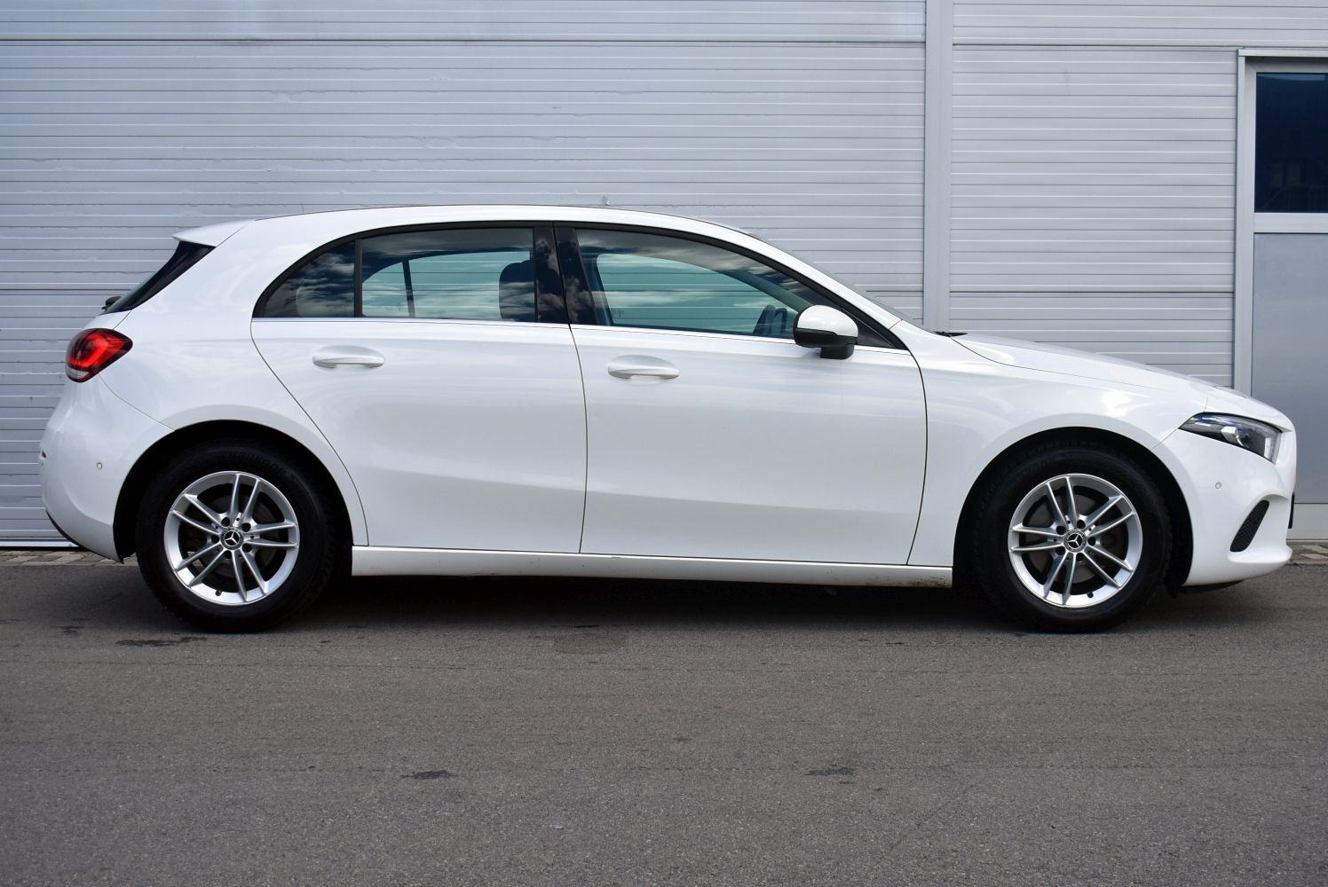 Mercedes-Benz A-klasa 180 d automatik * HR*SERVISNA,NAVIGACIJA,KAMERA*, fotografija 2