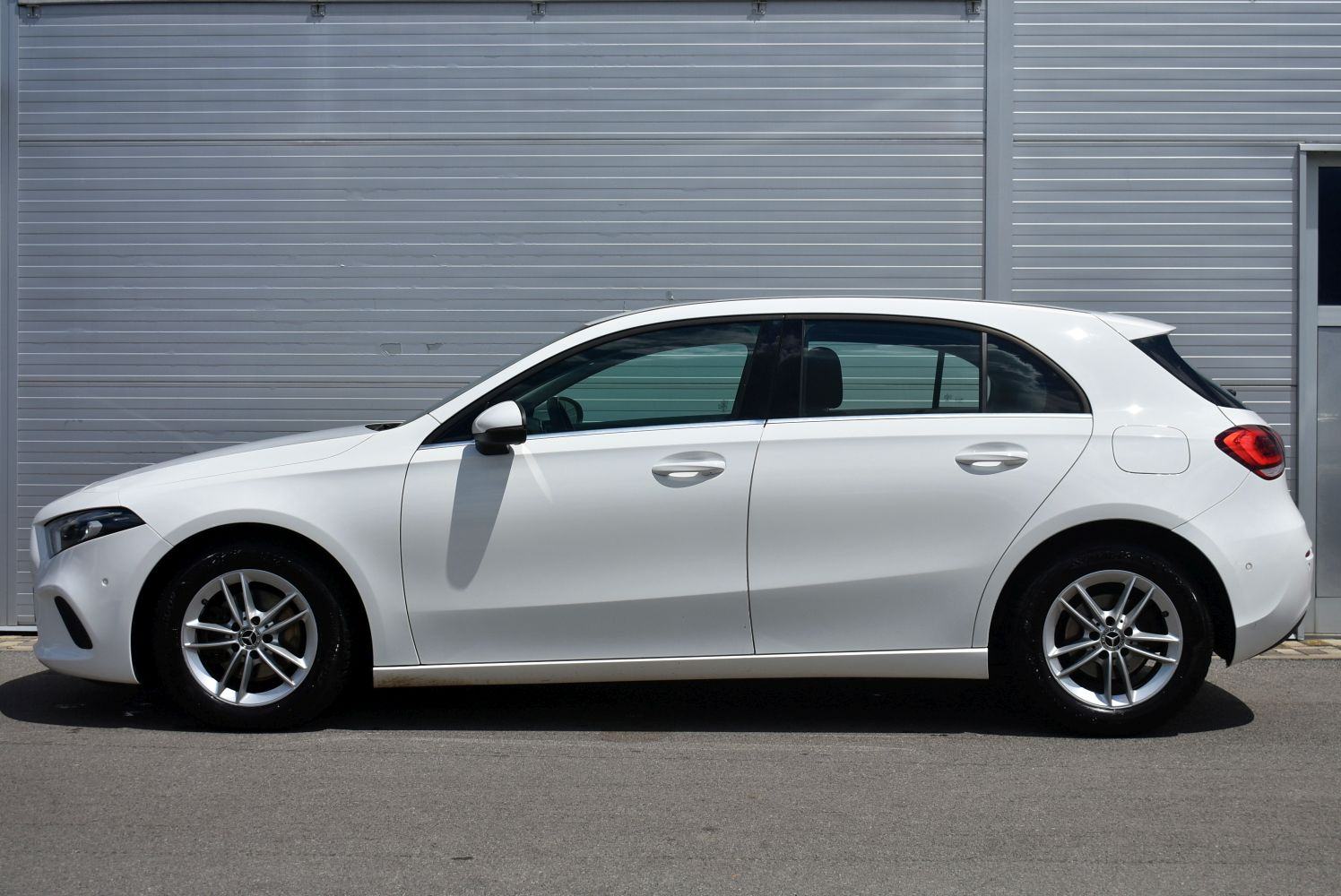Mercedes-Benz A-klasa 180 d automatik * HR*SERVISNA,NAVIGACIJA,KAMERA*, fotografija 3