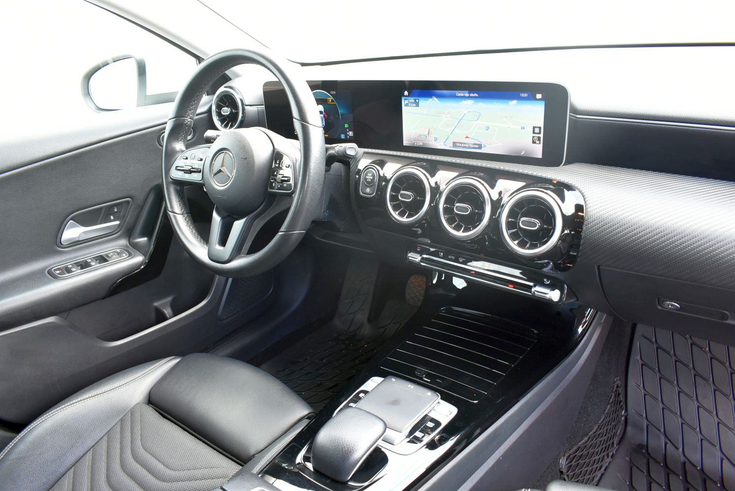 Mercedes-Benz A-klasa 180 d automatik * HR*SERVISNA,NAVIGACIJA,KAMERA*, fotografija 8
