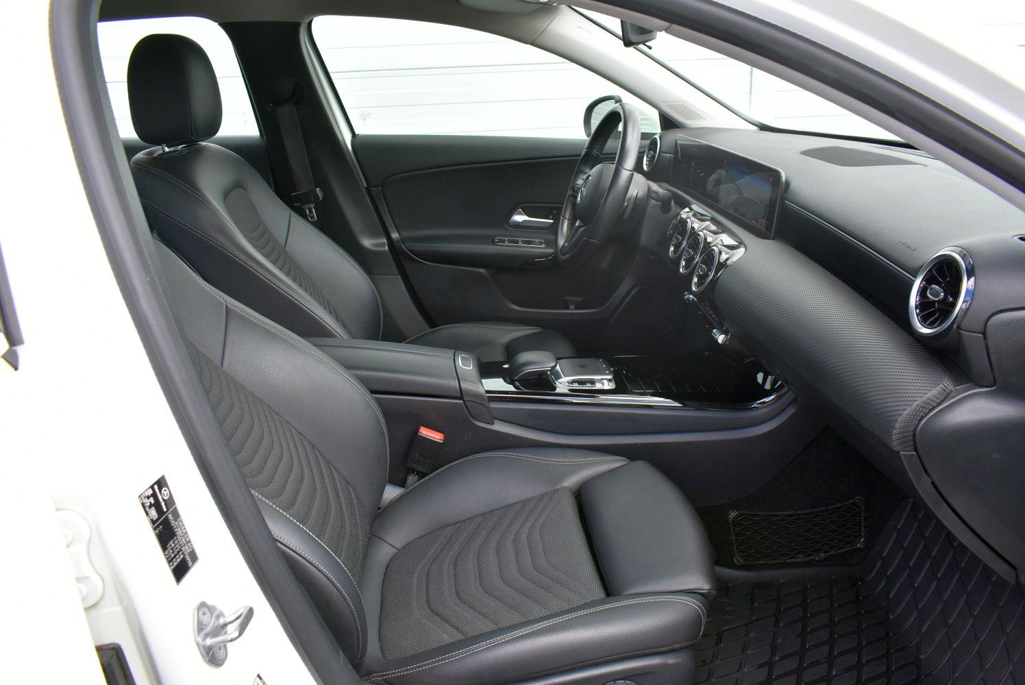 Mercedes-Benz A-klasa 180 d automatik * HR*SERVISNA,NAVIGACIJA,KAMERA*, fotografija 5