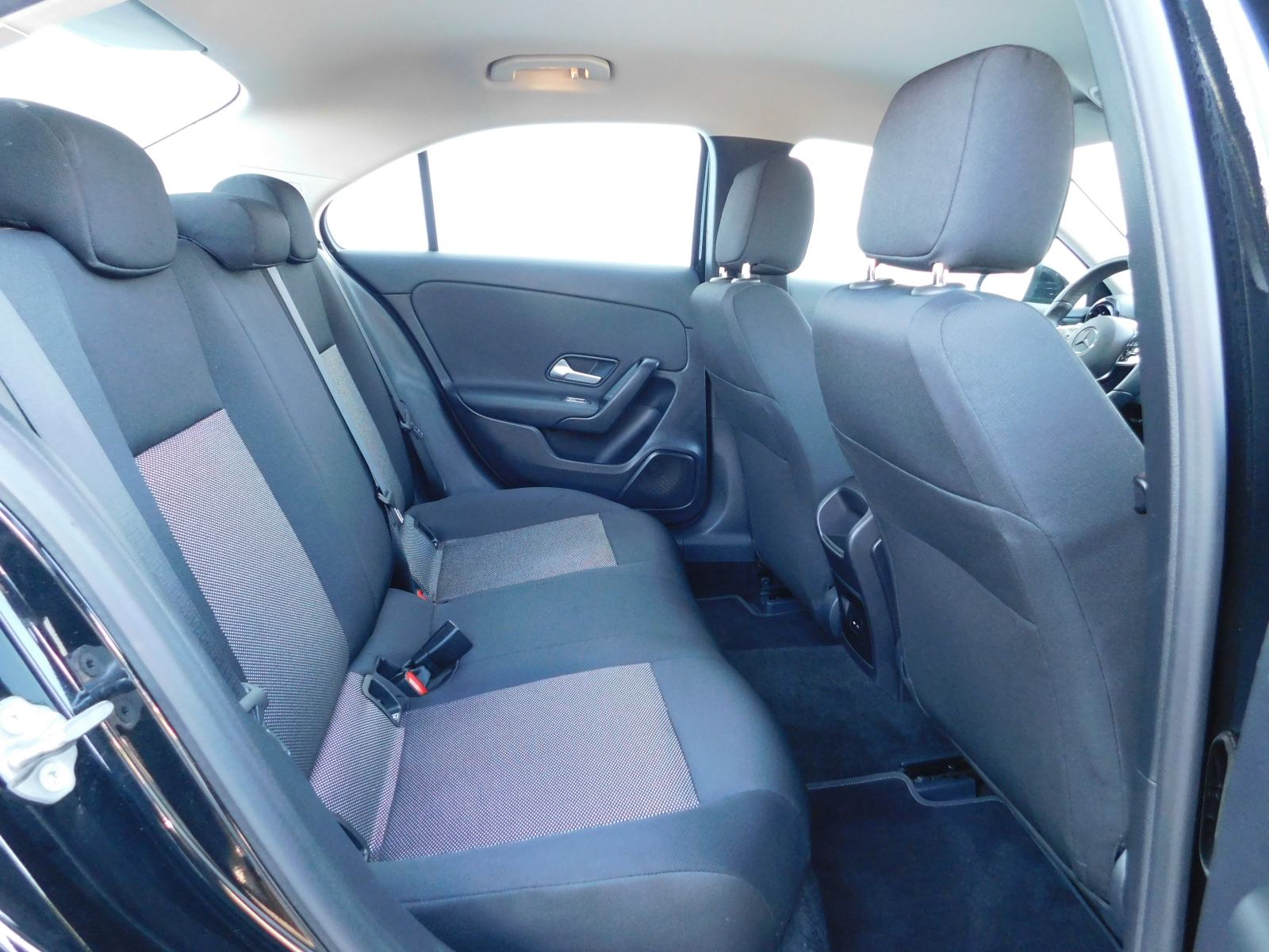 Mercedes-Benz A-Klasa Limuzina 180 d Aut.-LEASING BEZ UČEŠĆA!, fotografija 13