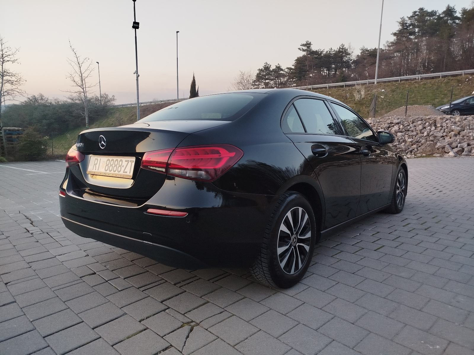 Mercedes-Benz A-klasa 180 d limuzina, fotografija 7