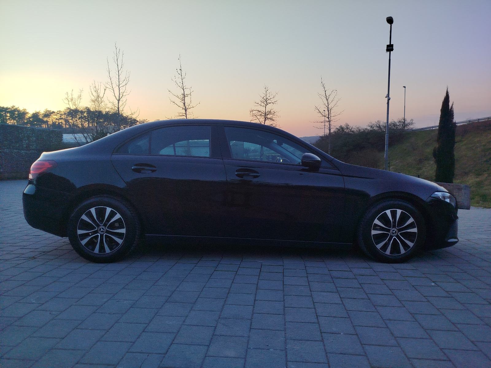 Mercedes-Benz A-klasa 180 d limuzina, fotografija 3