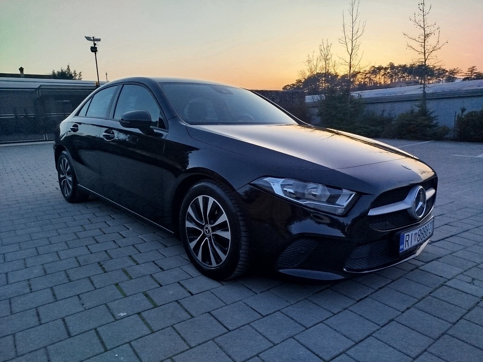 Mercedes-Benz A-klasa 180 d limuzina, fotografija 2