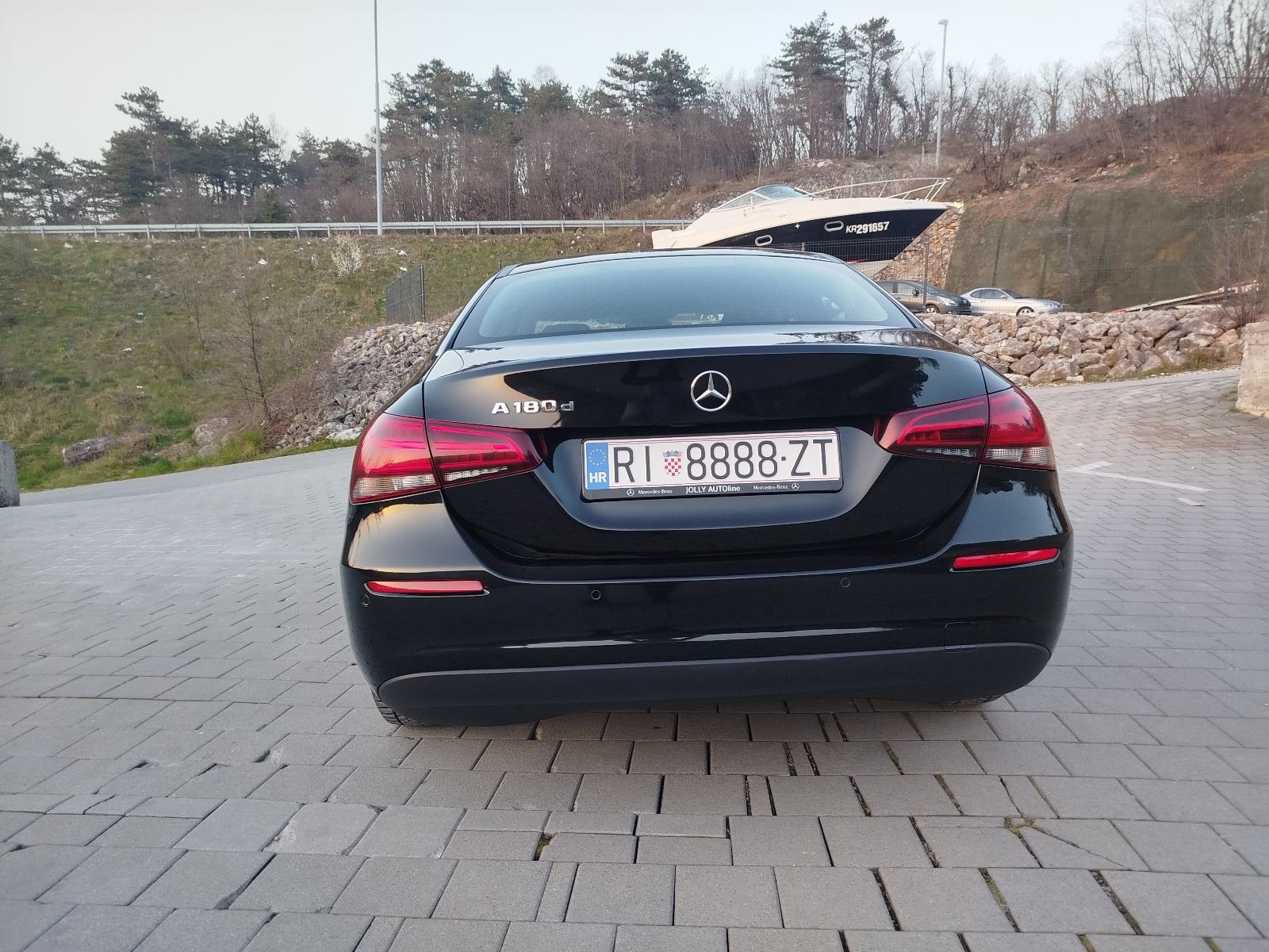 Mercedes-Benz A-klasa 180 d limuzina, fotografija 6