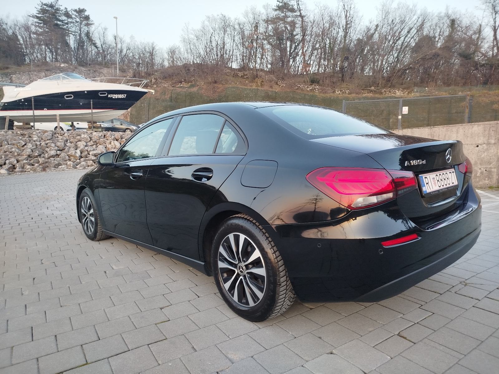 Mercedes-Benz A-klasa 180 d limuzina, fotografija 8