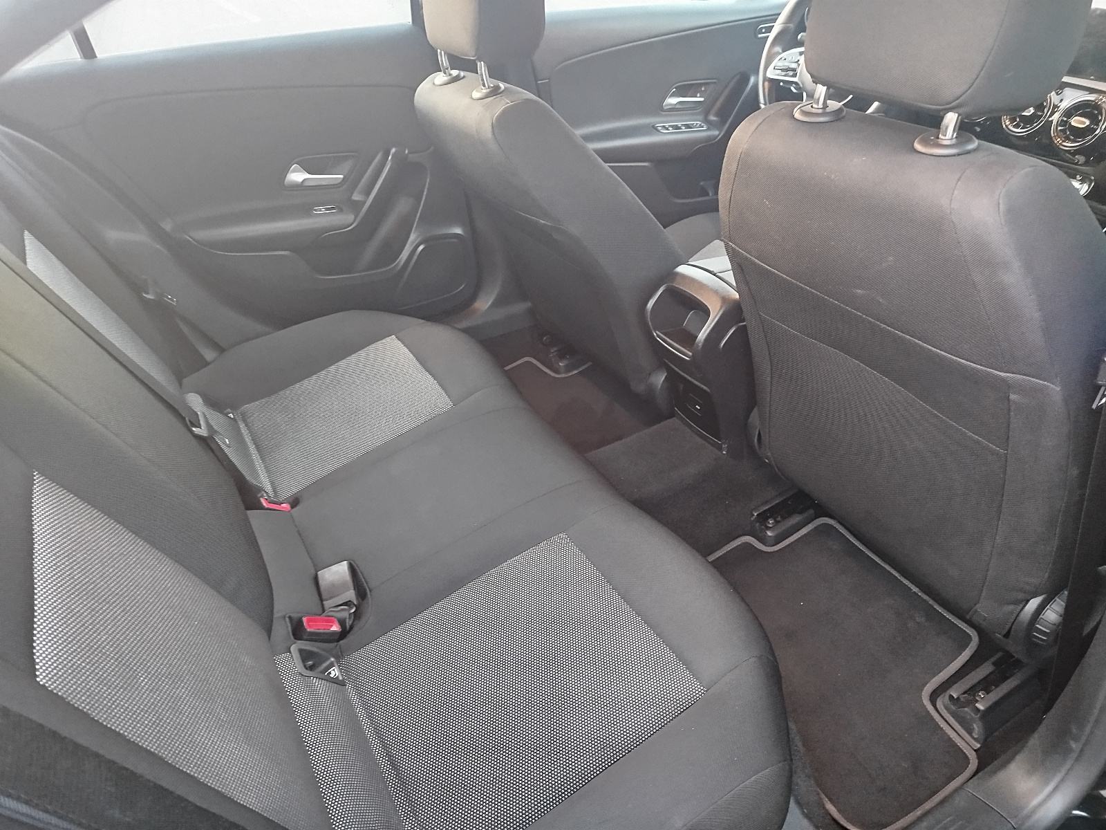 Mercedes-Benz A-klasa 180 d limuzina, fotografija 14