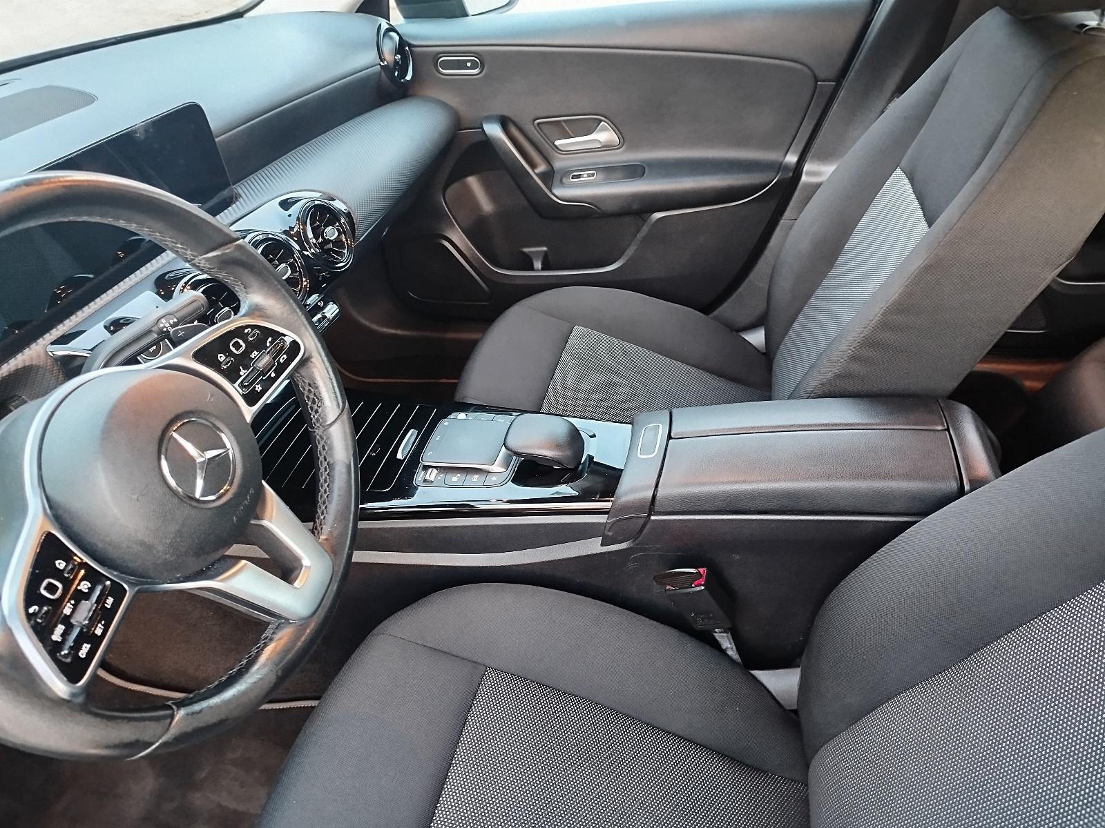 Mercedes-Benz A-klasa 180 d limuzina, fotografija 11