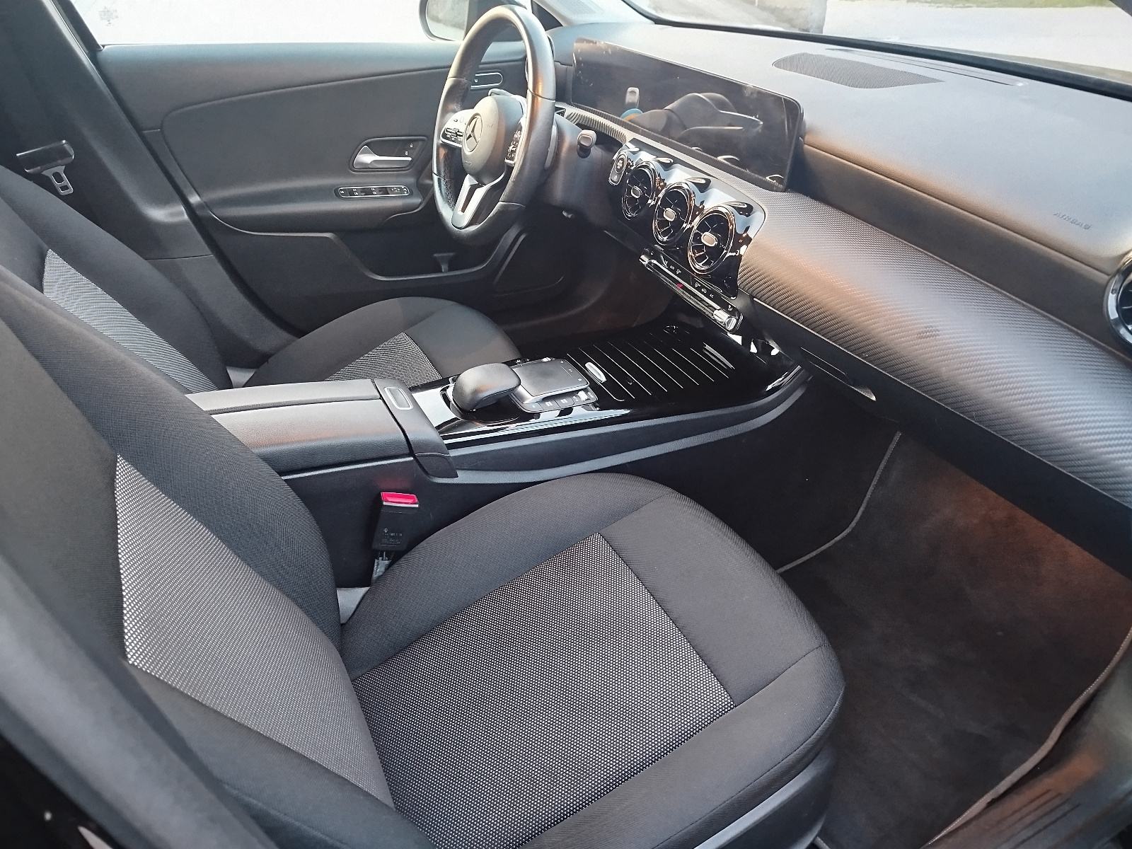 Mercedes-Benz A-klasa 180 d limuzina, fotografija 13