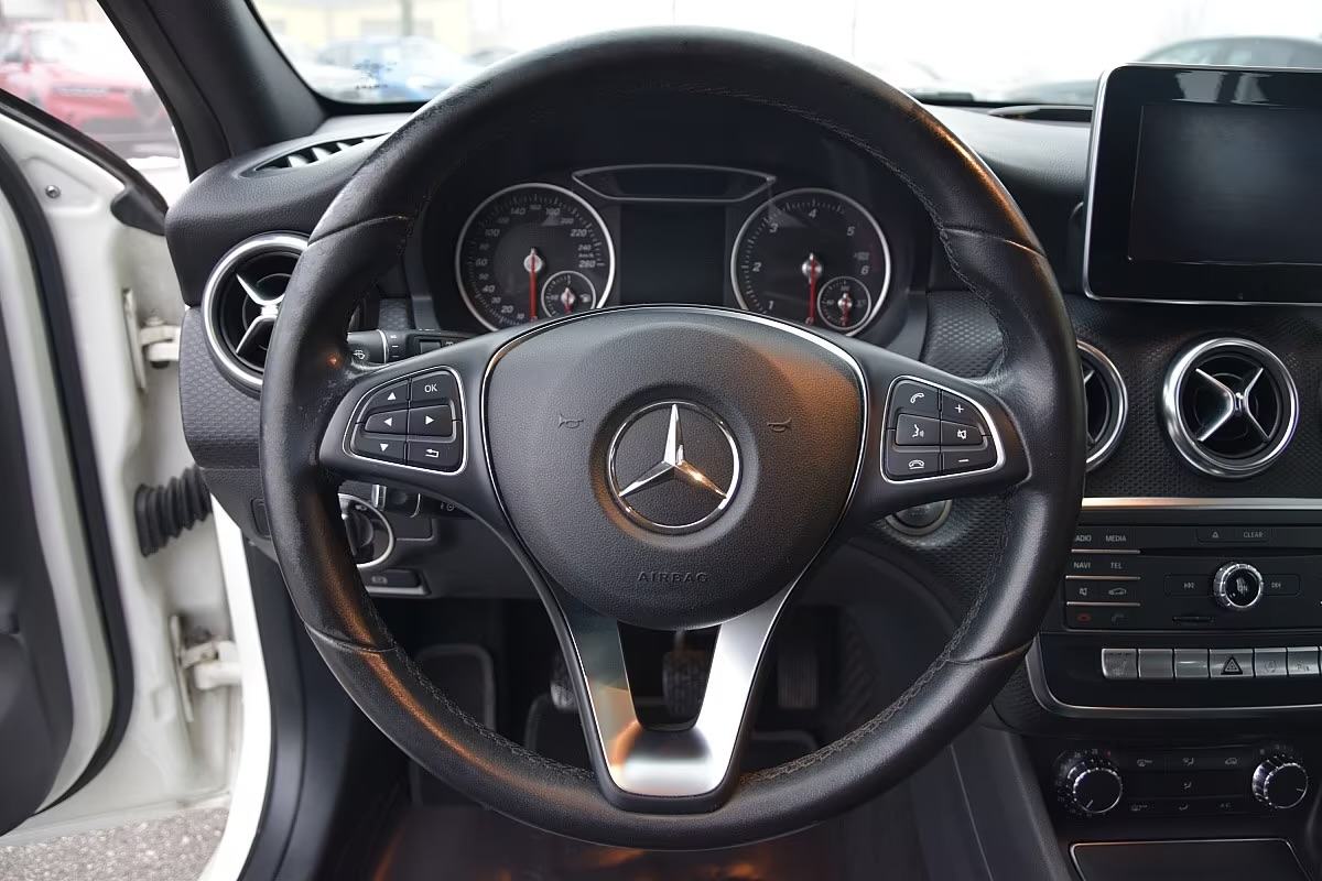 Mercedes-Benz A-180 d, Registriran, Sva oprema, SUPER STANJE AUTA !!!, fotografija 12