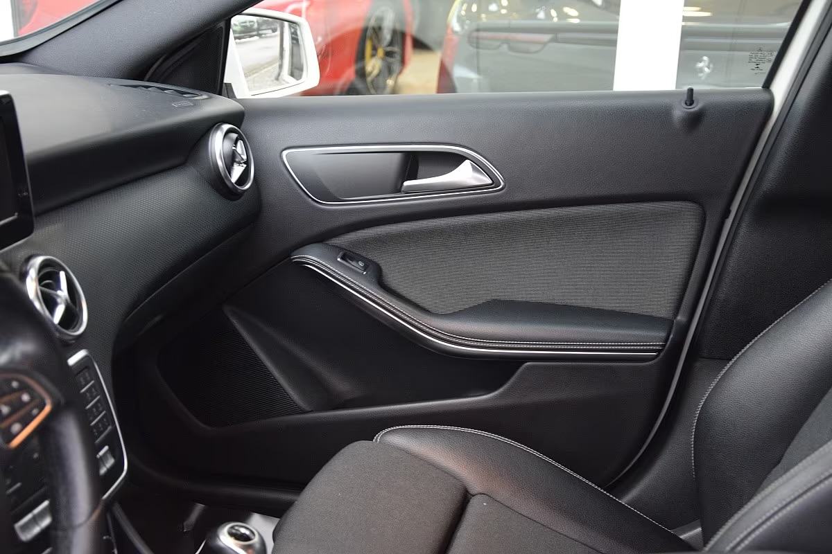 Mercedes-Benz A-180 d, Registriran, Sva oprema, SUPER STANJE AUTA !!!, fotografija 14