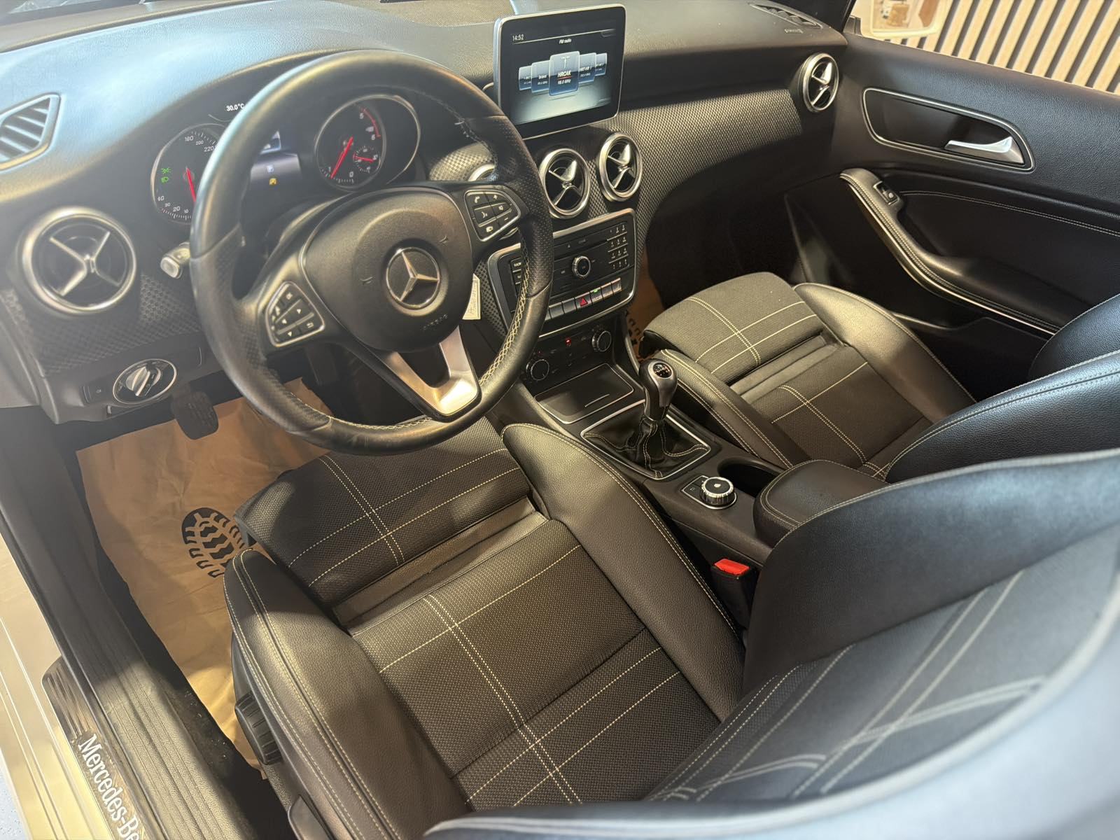 Mercedes-Benz A-180 CDI Sport*ŠIBER-BIXENON-VEL.SERVIS-12 MJ JAMSTVO*, fotografija 14