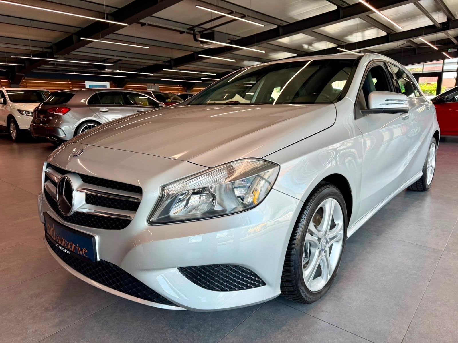 Mercedes-Benz A-klasa 180 KLIMA • VELIKI SERVIS • ALU17" • AUTOKREDIT, fotografija 2