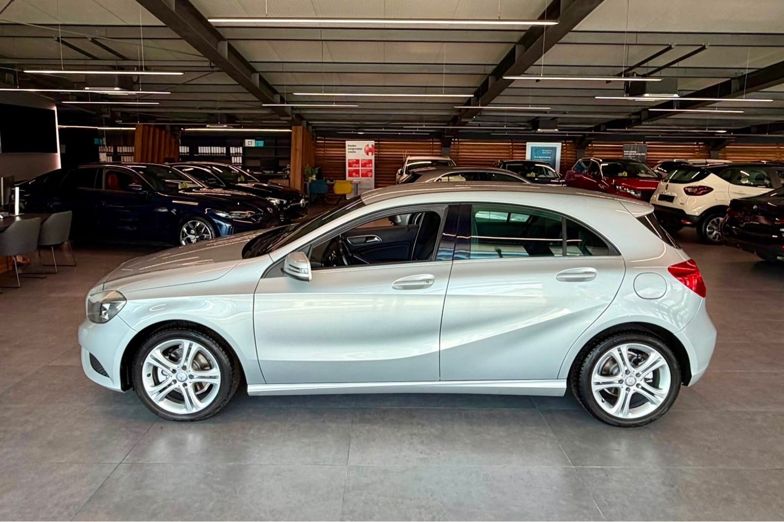 Mercedes-Benz A-klasa 180 KLIMA • VELIKI SERVIS • ALU17" • AUTOKREDIT, fotografija 4
