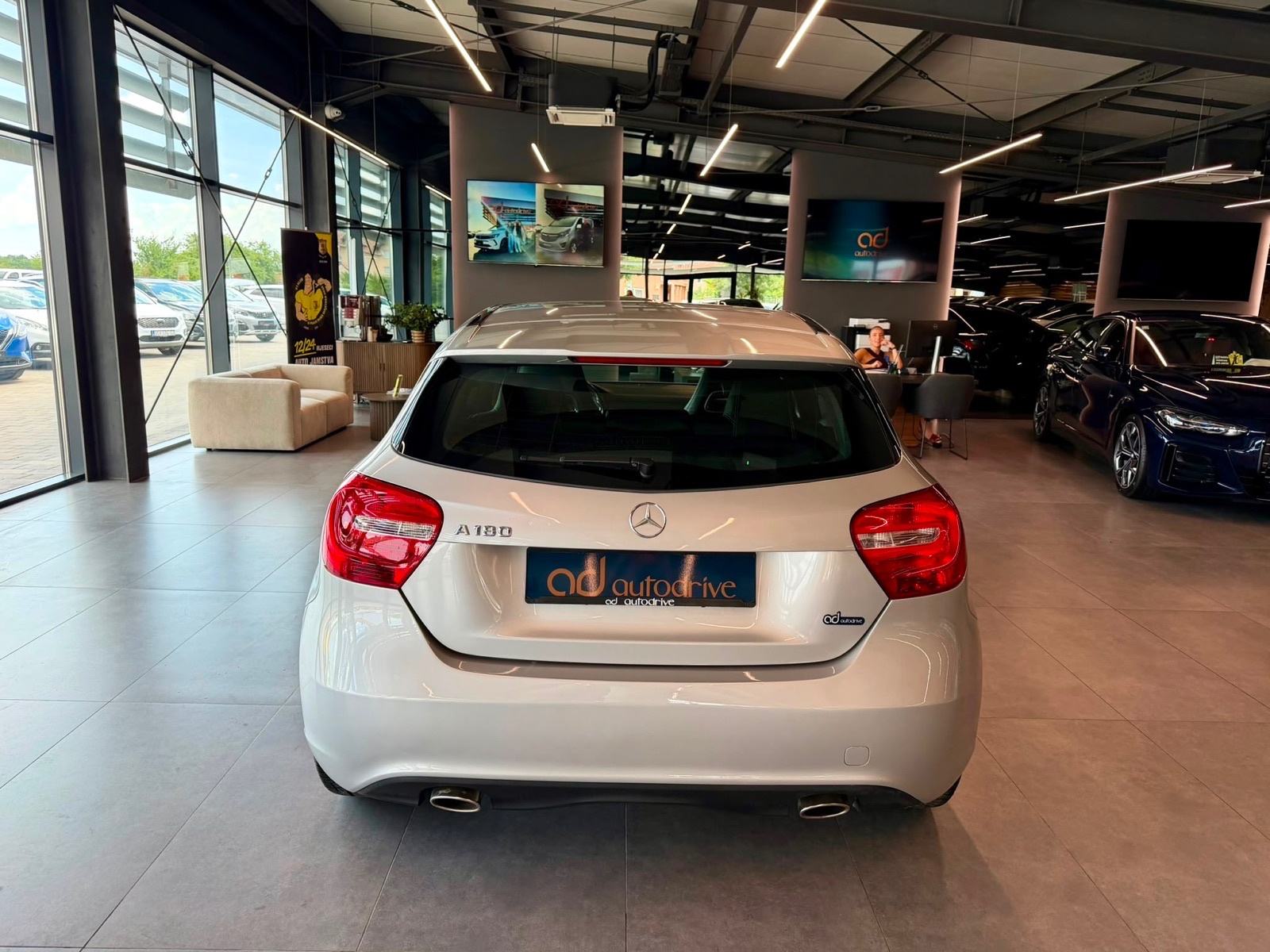 Mercedes-Benz A-klasa 180 KLIMA • VELIKI SERVIS • ALU17" • AUTOKREDIT, fotografija 6