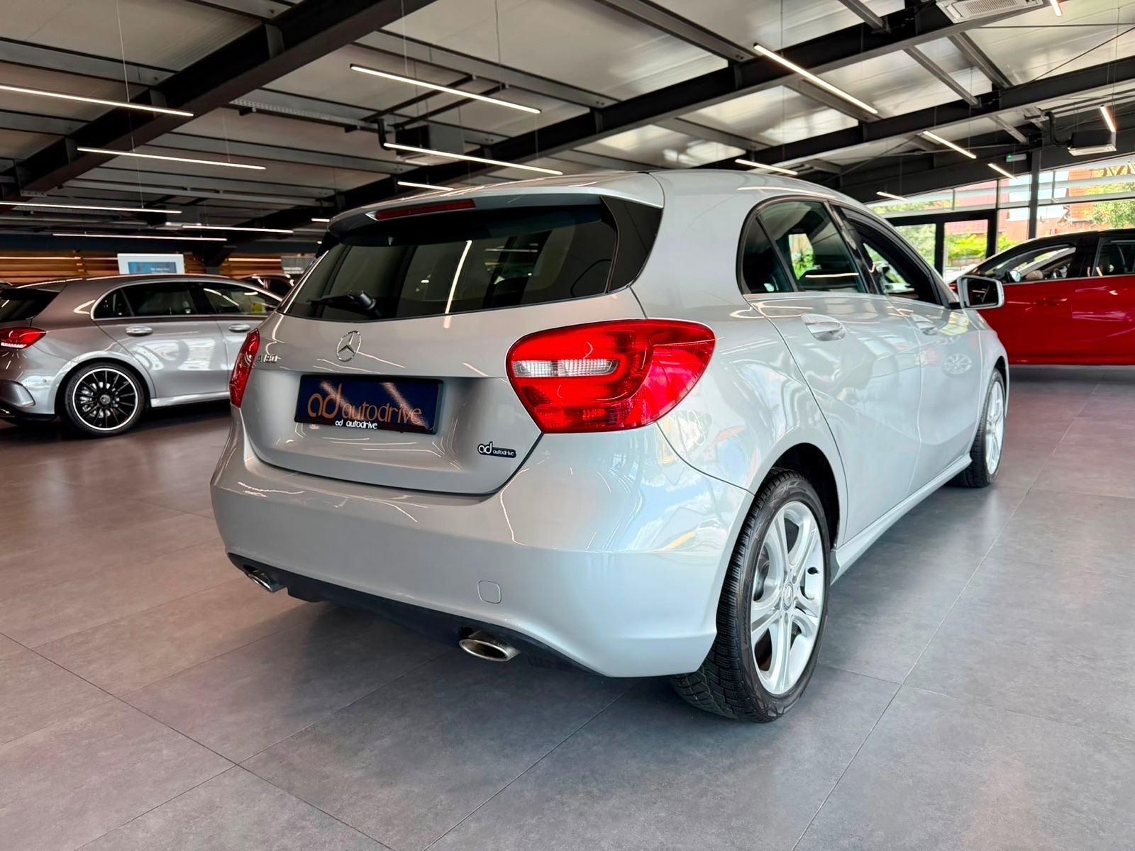 Mercedes-Benz A-klasa 180 KLIMA • VELIKI SERVIS • ALU17" • AUTOKREDIT, fotografija 8