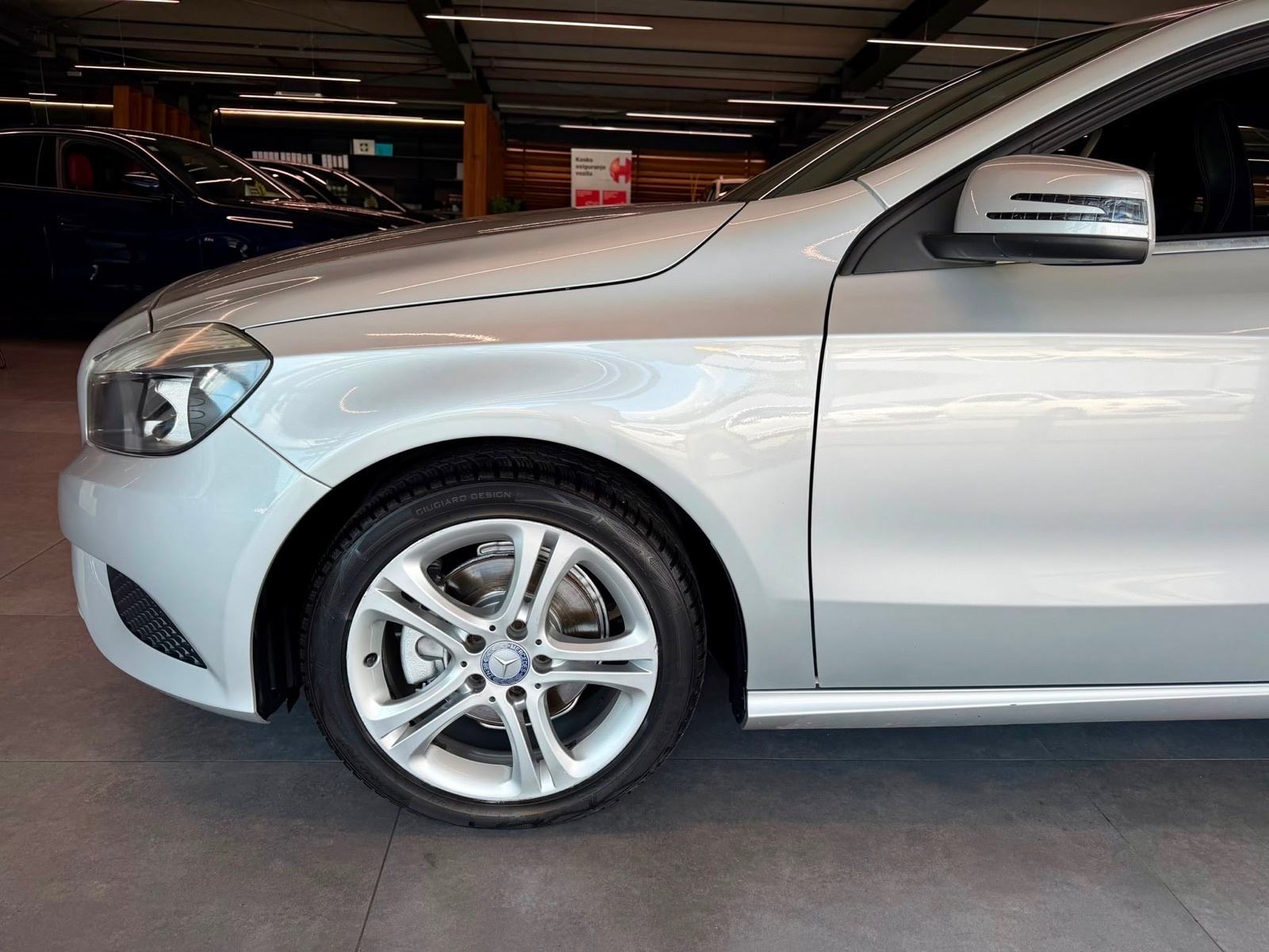Mercedes-Benz A-klasa 180 KLIMA • VELIKI SERVIS • ALU17" • AUTOKREDIT, fotografija 11