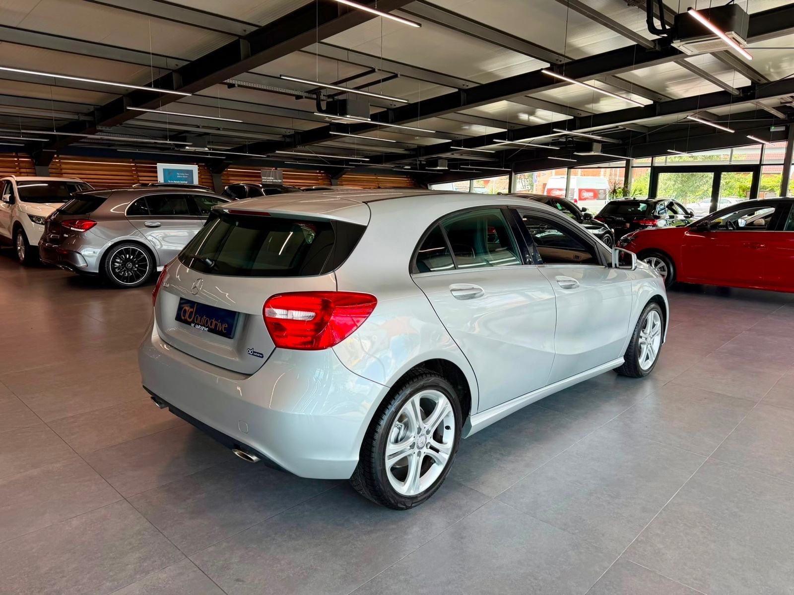 Mercedes-Benz A-klasa 180 KLIMA • VELIKI SERVIS • ALU17" • AUTOKREDIT, fotografija 7