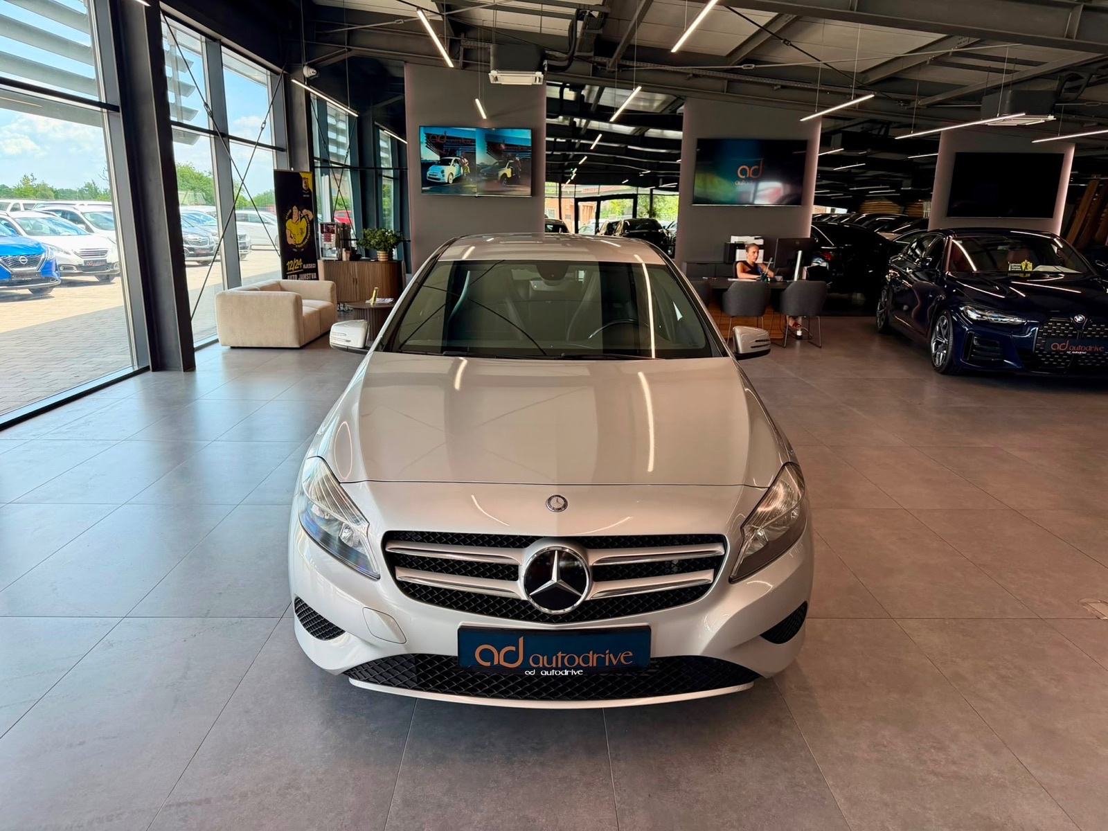 Mercedes-Benz A-klasa 180 KLIMA • VELIKI SERVIS • ALU17" • AUTOKREDIT, fotografija 3