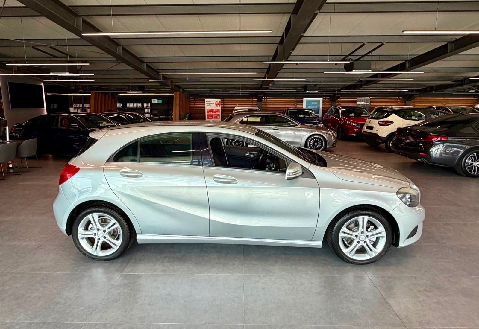 Mercedes-Benz A-klasa 180 KLIMA • VELIKI SERVIS • ALU17" • AUTOKREDIT, fotografija 9