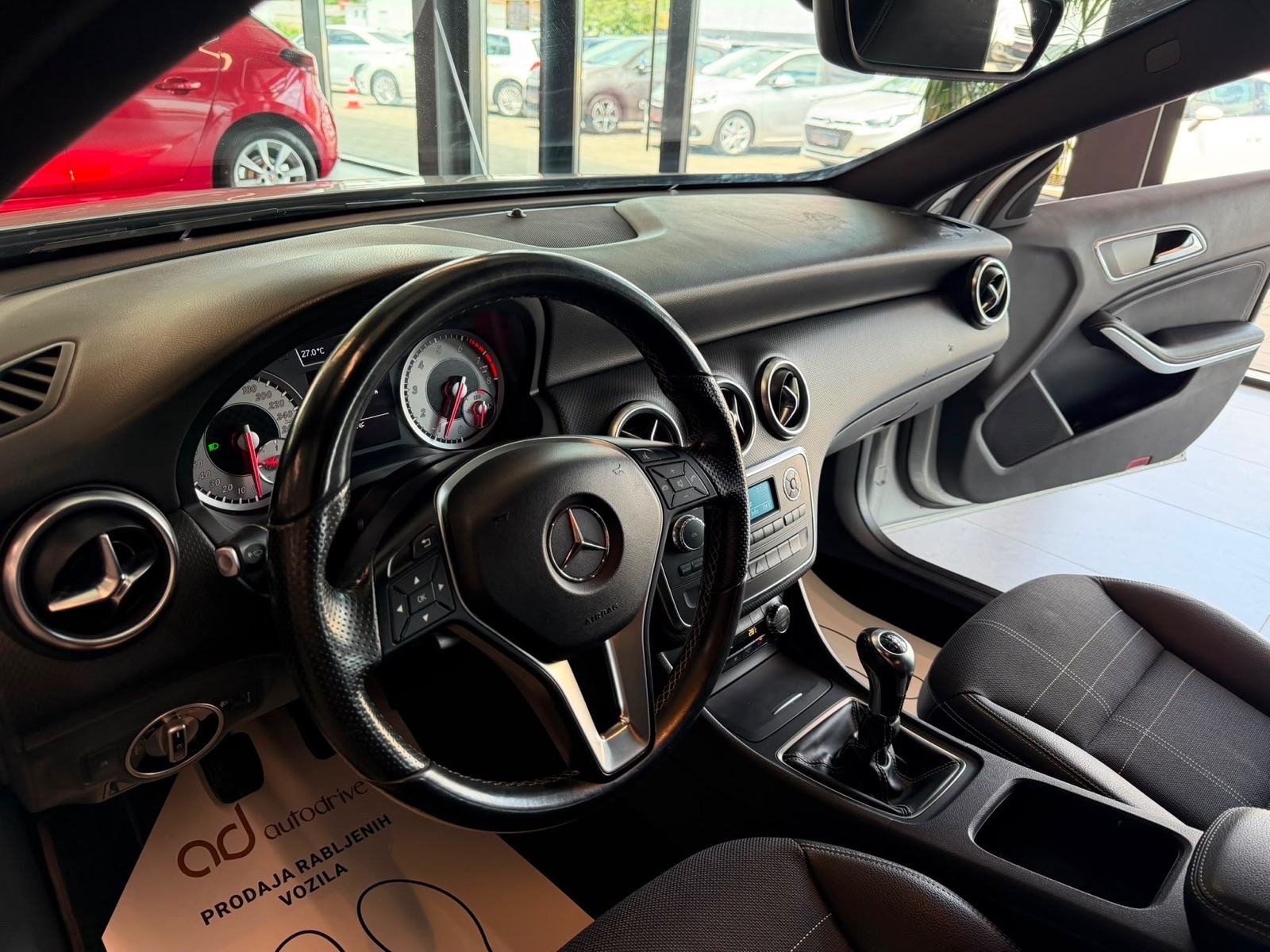 Mercedes-Benz A-klasa 180 KLIMA • VELIKI SERVIS • ALU17" • AUTOKREDIT, fotografija 14