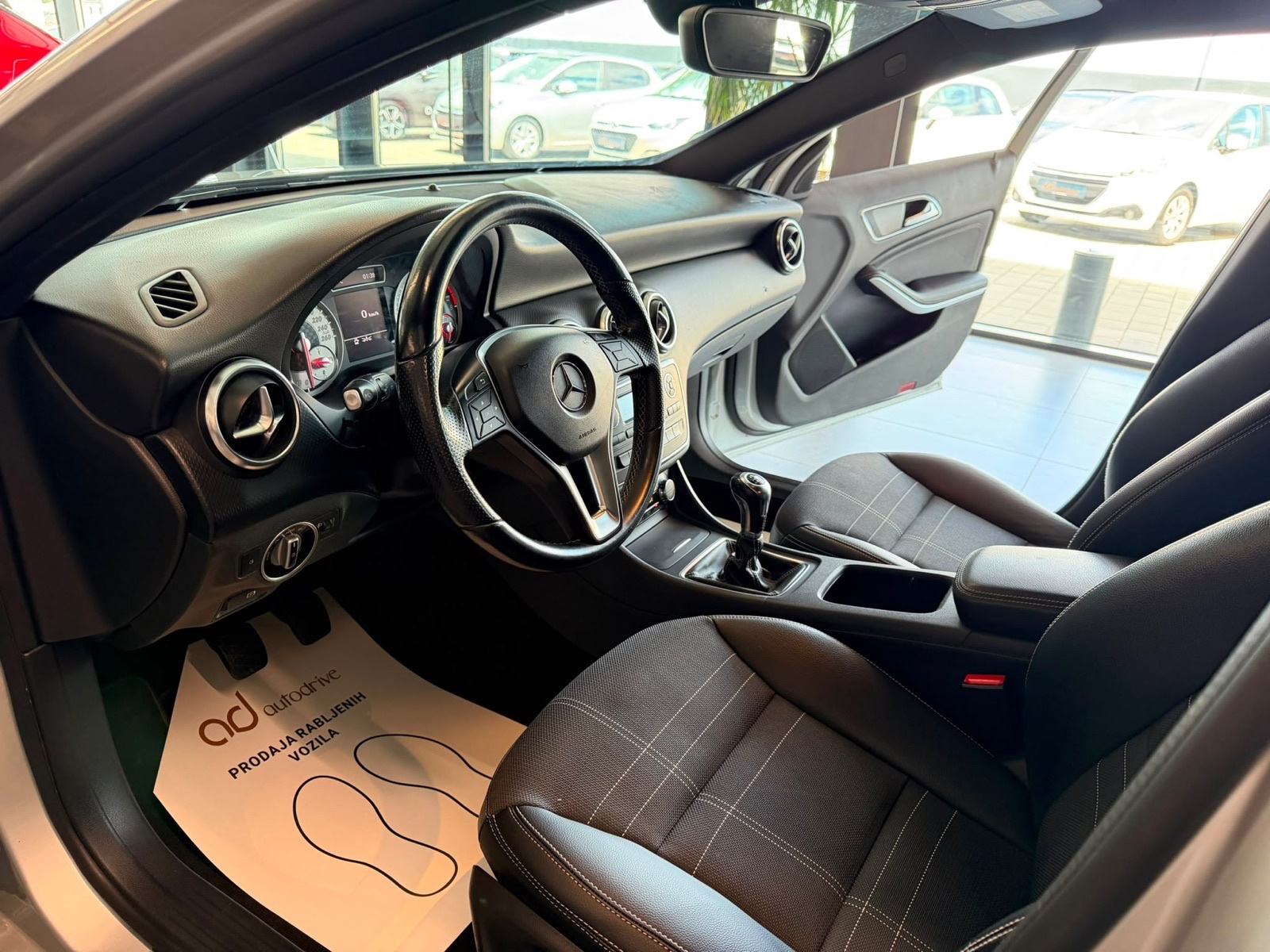 Mercedes-Benz A-klasa 180 KLIMA • VELIKI SERVIS • ALU17" • AUTOKREDIT, fotografija 13