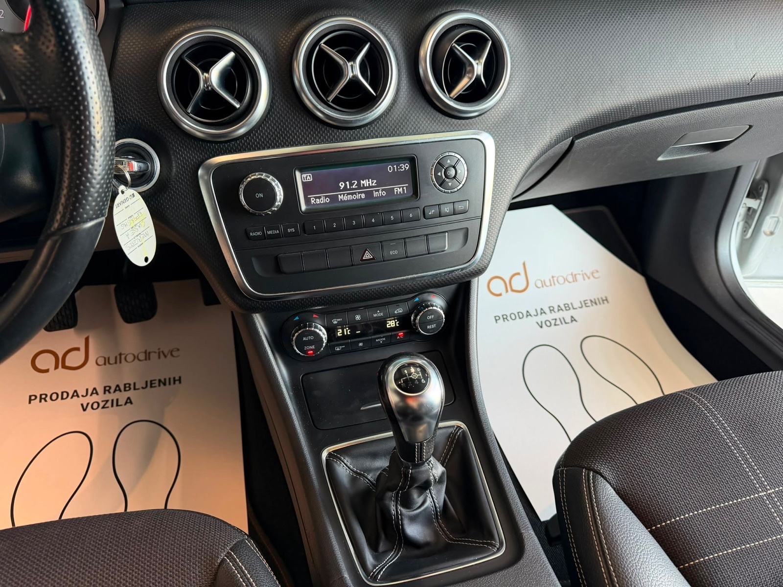 Mercedes-Benz A-klasa 180 KLIMA • VELIKI SERVIS • ALU17" • AUTOKREDIT, fotografija 20