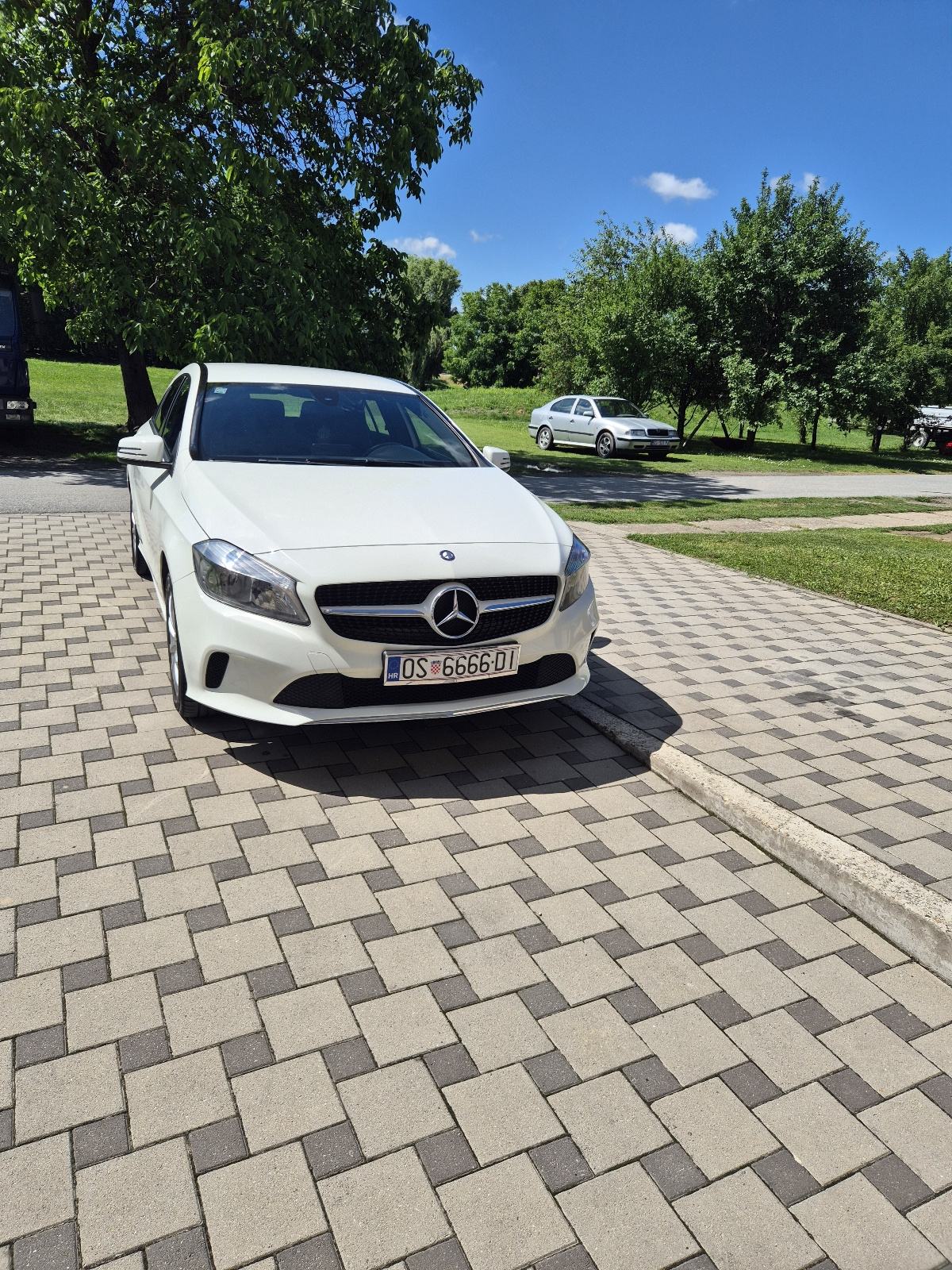Mercedes-Benz A-klasa 180, fotografija 1