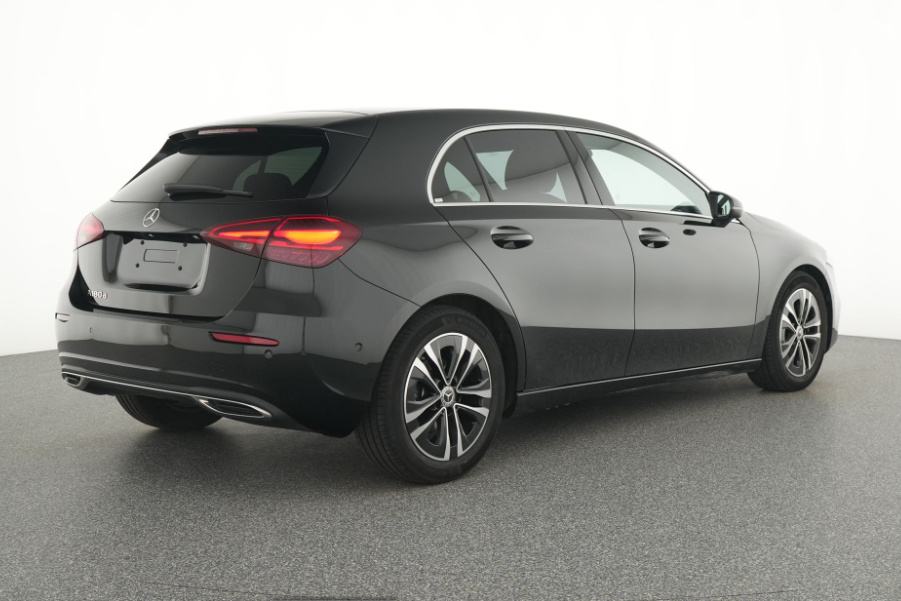 Mercedes-Benz A-klasa 180d AUTOMATIK 11000 km ALU NAVI LED NOVI MODEL, fotografija 4