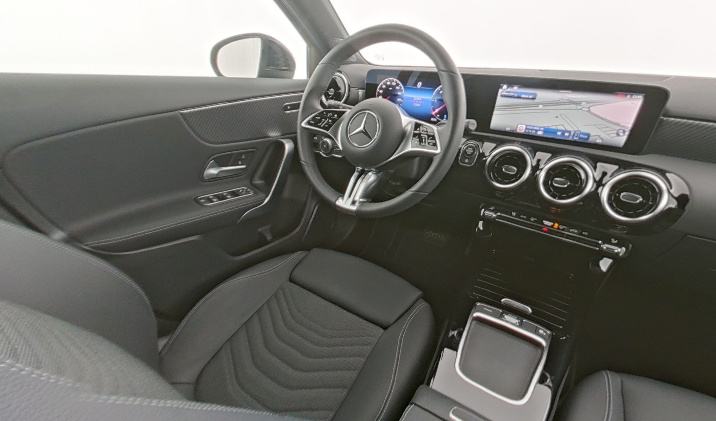 Mercedes-Benz A-klasa 180d AUTOMATIK 11000 km ALU NAVI LED NOVI MODEL, fotografija 12
