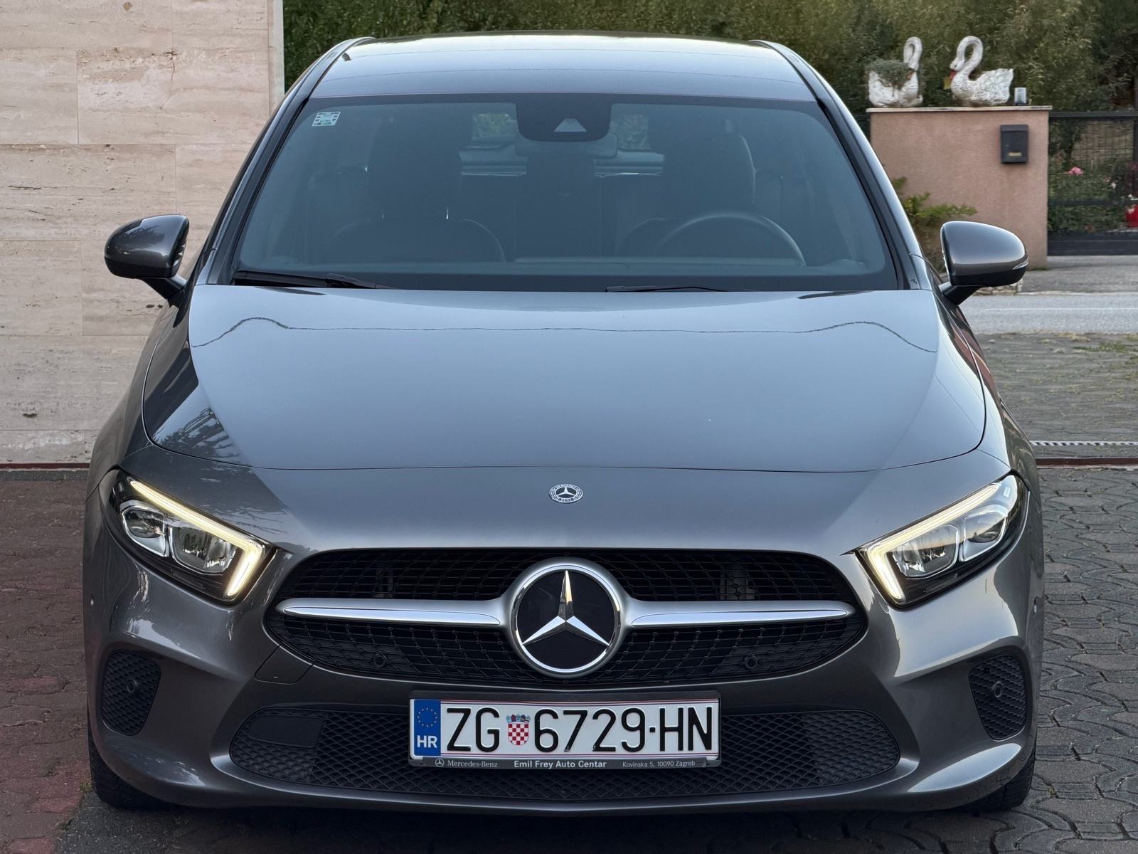 Mercedes-Benz A-klasa 180d,AUTOMATIK,LED,NAV,KAM,MLF,NIJE UVOZ,PRVI VL, fotografija 2