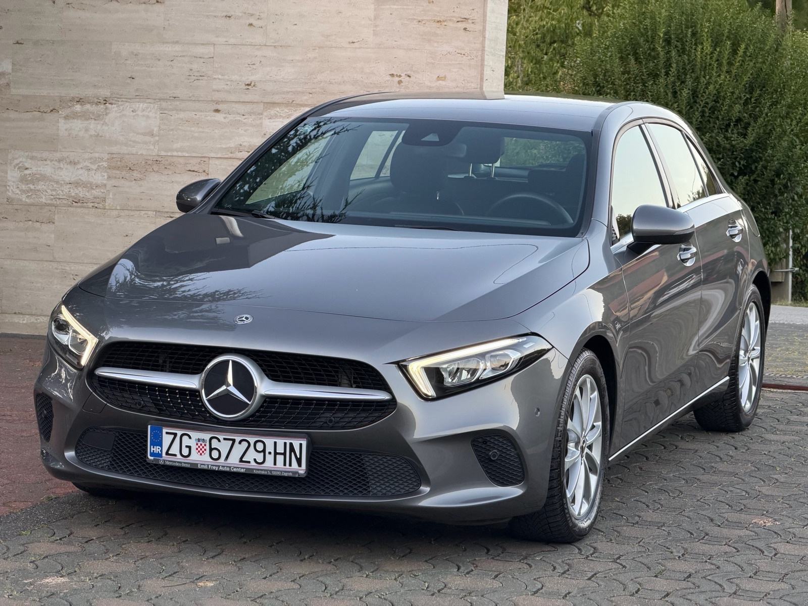 Mercedes-Benz A-klasa 180d,AUTOMATIK,LED,NAV,KAM,MLF,NIJE UVOZ,PRVI VL, fotografija 8
