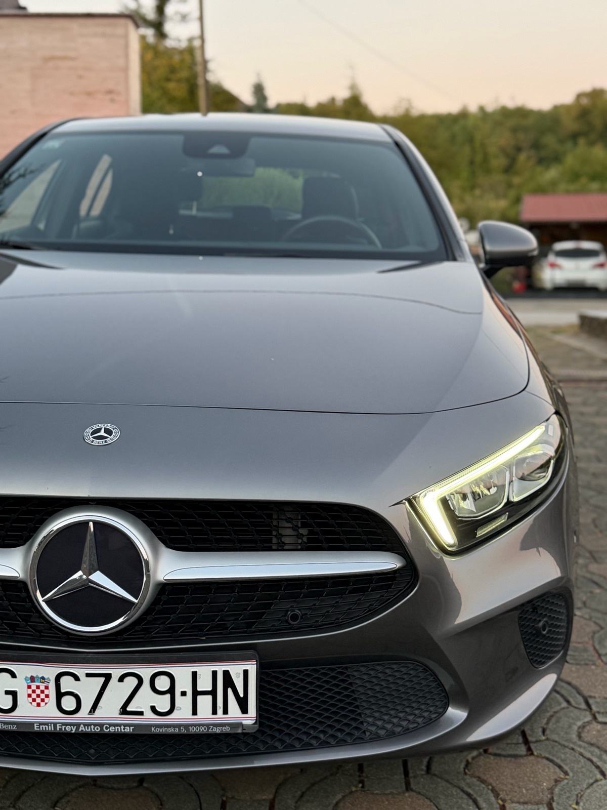 Mercedes-Benz A-klasa 180d,AUTOMATIK,LED,NAV,KAM,MLF,NIJE UVOZ,PRVI VL, fotografija 9