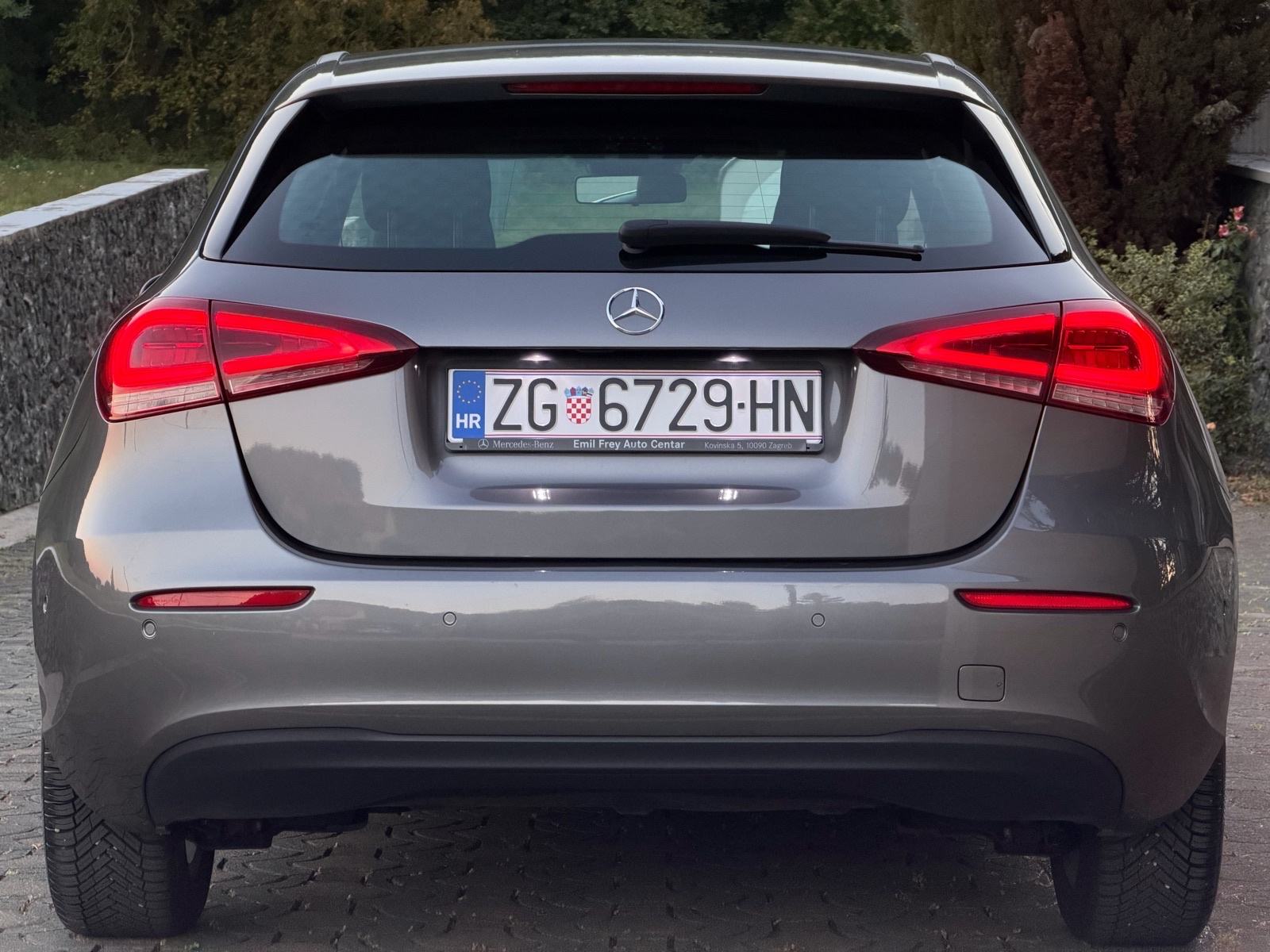 Mercedes-Benz A-klasa 180d,AUTOMATIK,LED,NAV,KAM,MLF,NIJE UVOZ,PRVI VL, fotografija 5