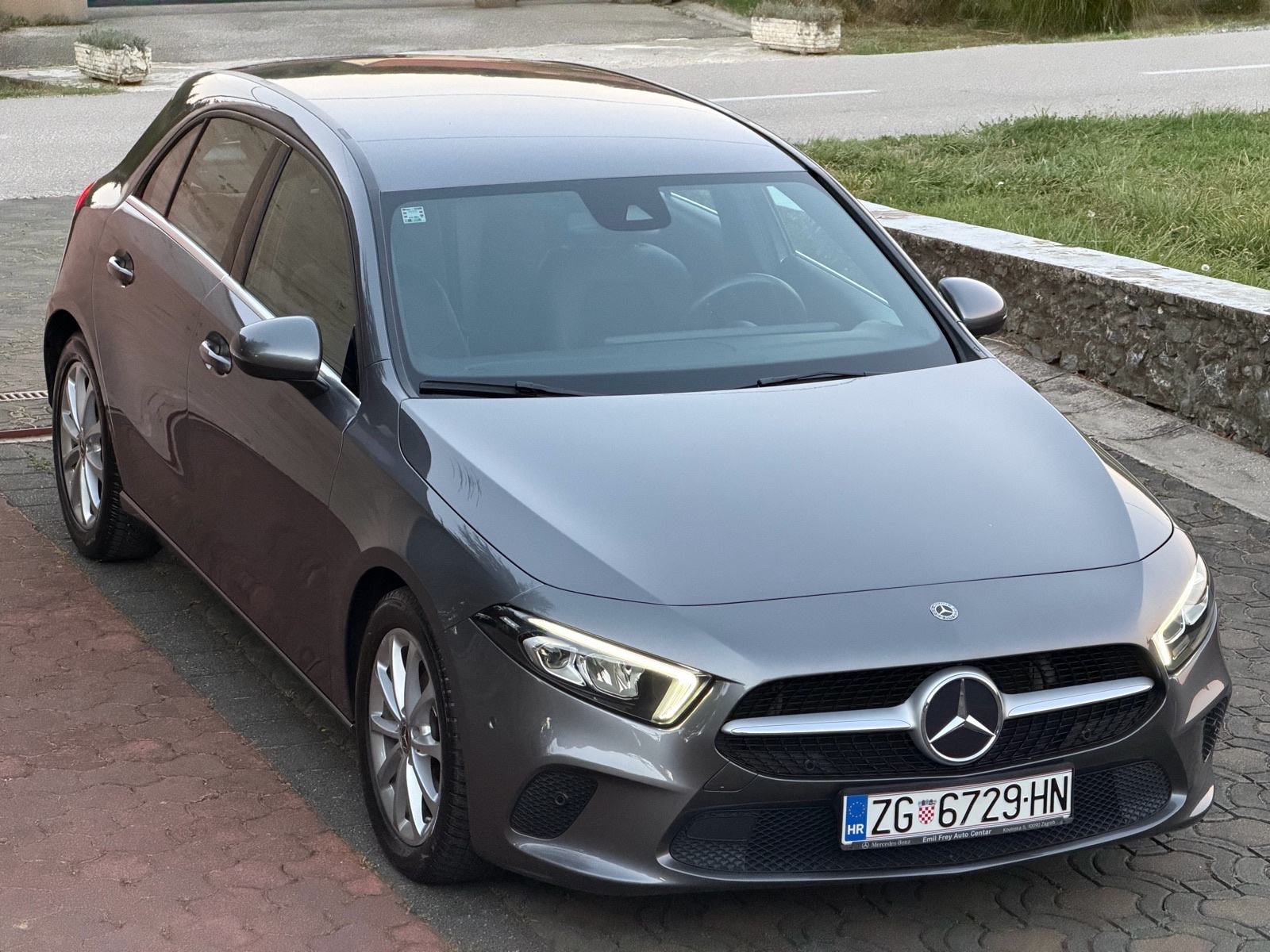Mercedes-Benz A-klasa 180d,AUTOMATIK,LED,NAV,KAM,MLF,NIJE UVOZ,PRVI VL, fotografija 7