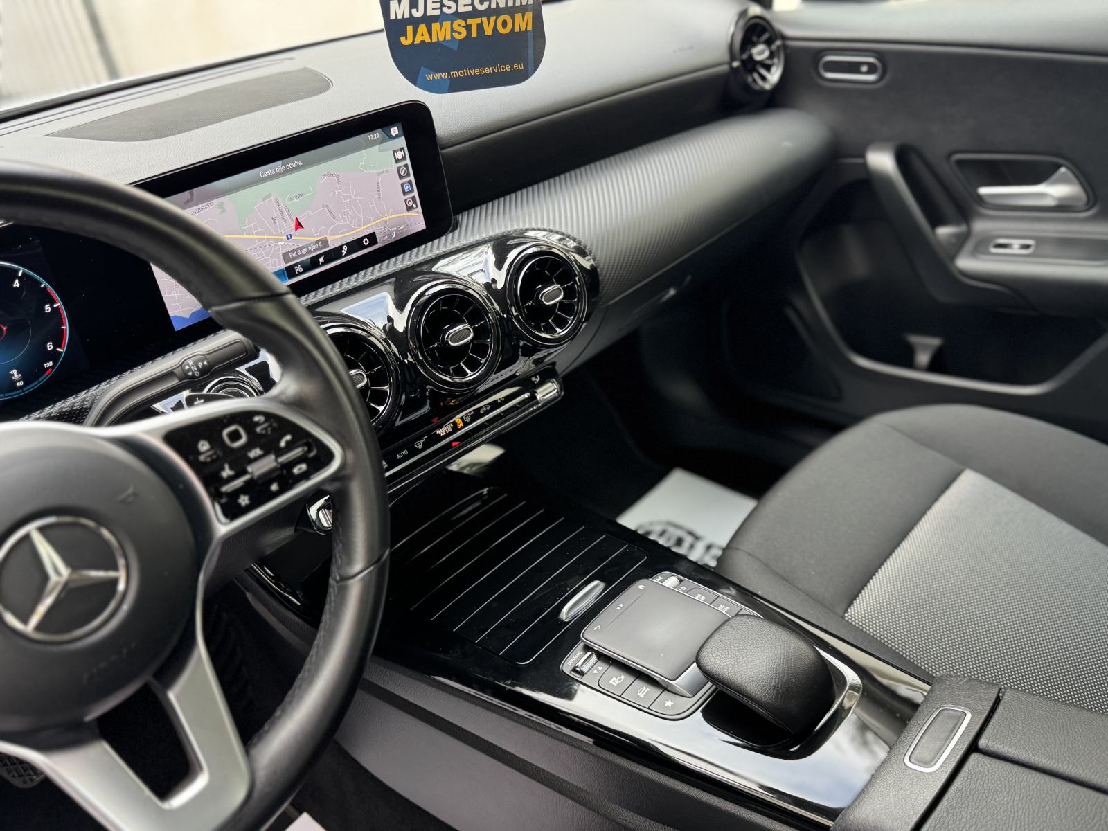 Mercedes-Benz A180d Automatik~Wide-screen~Kamera~Servisna~Jamstvo 12mj, fotografija 17